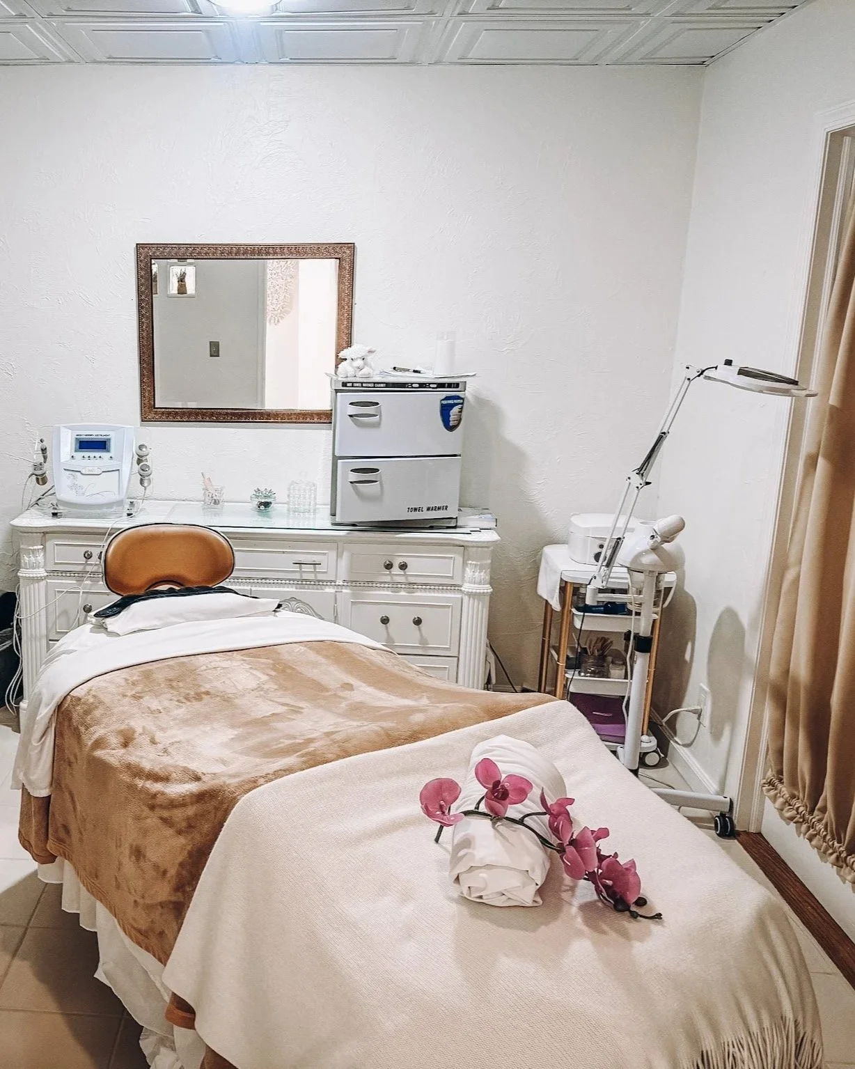 Interior photo of Timeless Glow Studio treatment area