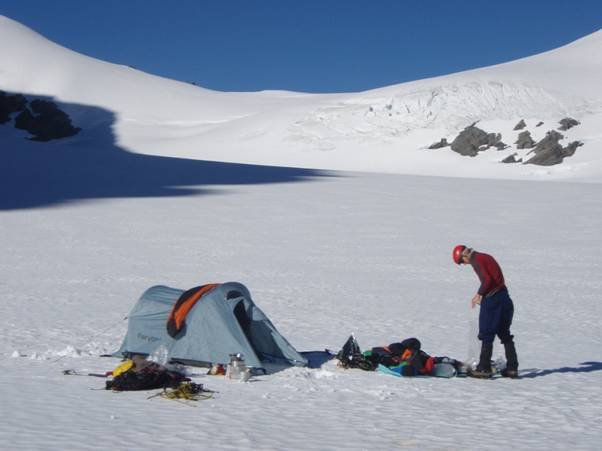  Paul Mason with another perfect camp, Olivine Ice Plateau 