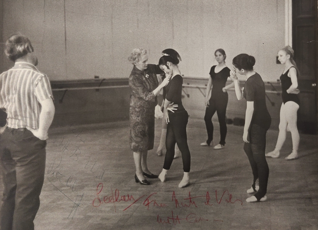 Lee Lee Lan and Dame Ninnette de Valios (1971)