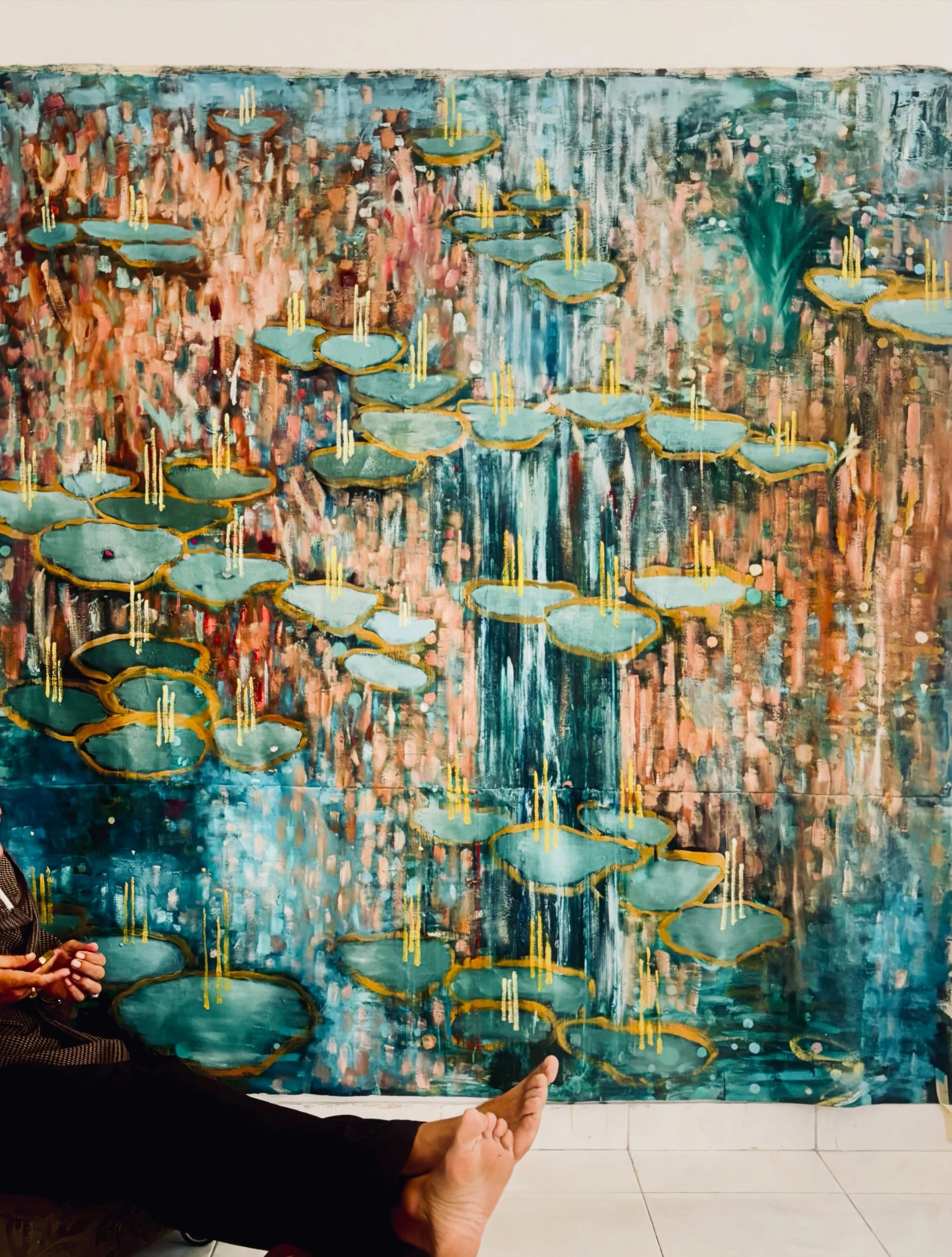 It began by exploring portable mediums like watercolors and acrylics, choosing materials that allowed me to experiment freely across changing environments. This practice shifted profoundly during a day in nature when, running out of sketching paper, 