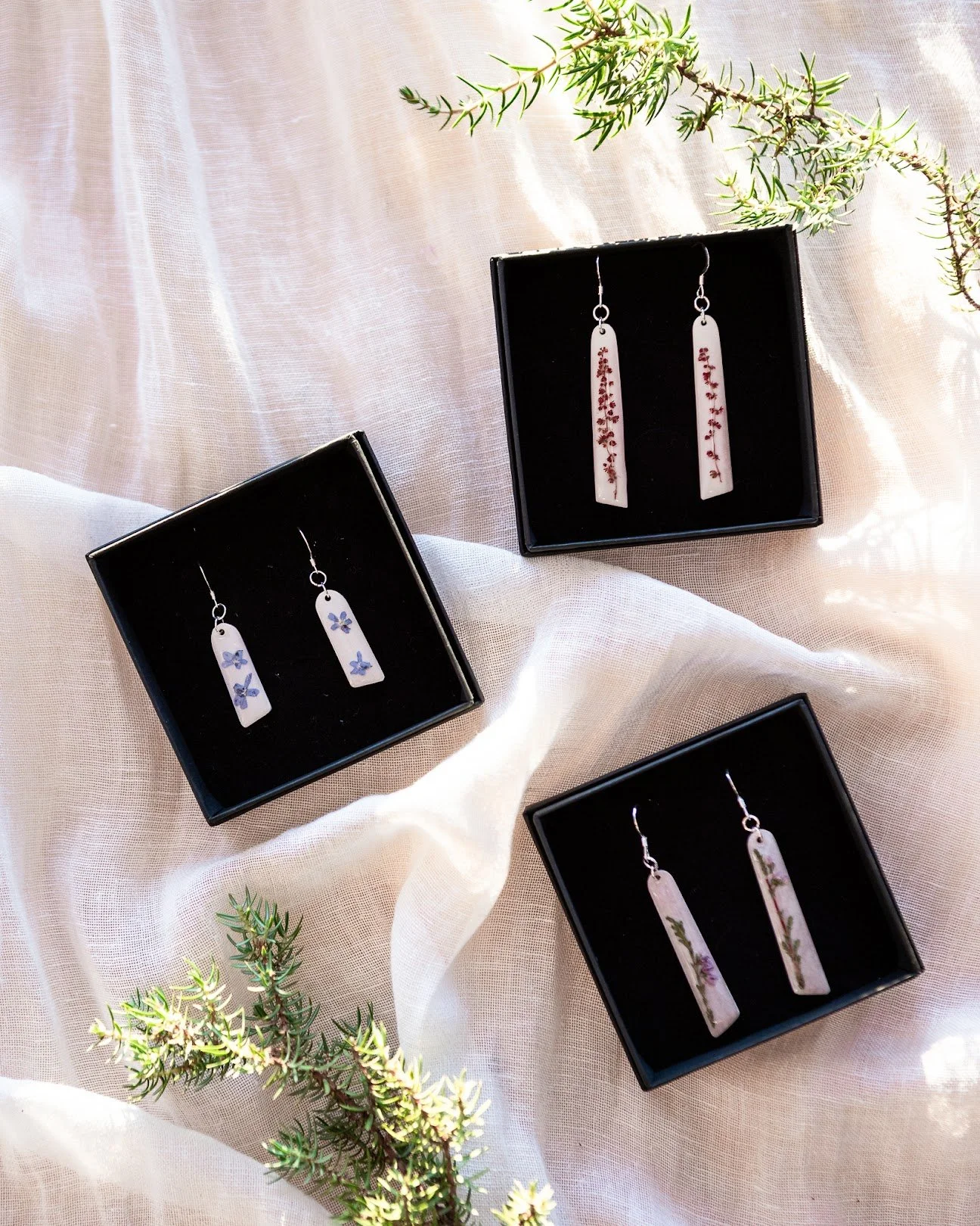 Rannio earrings made of reindeer antler and wild flowers