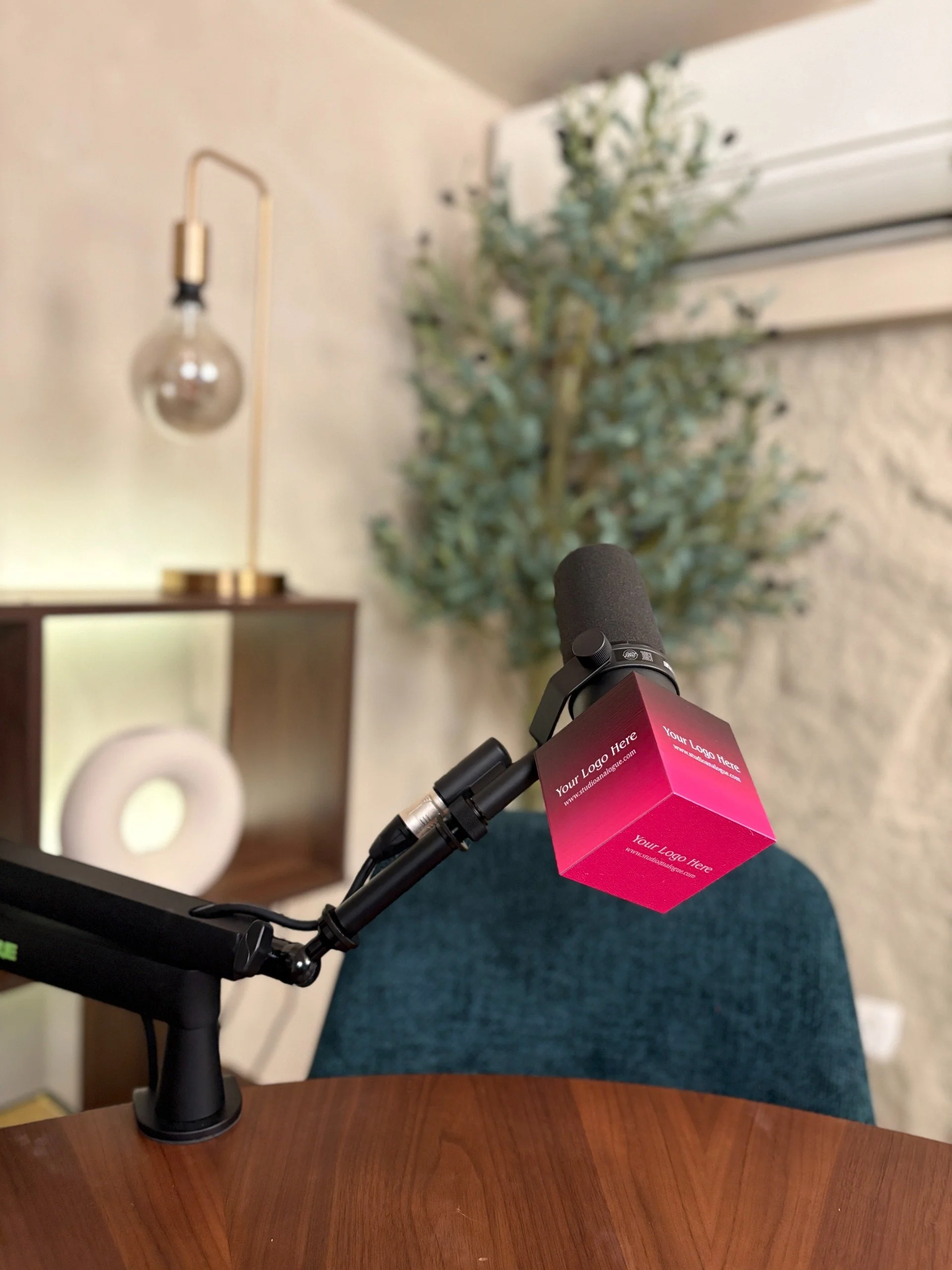 Studio-Analogue-Customisable-Podcast-Mic-Flag.jpeg