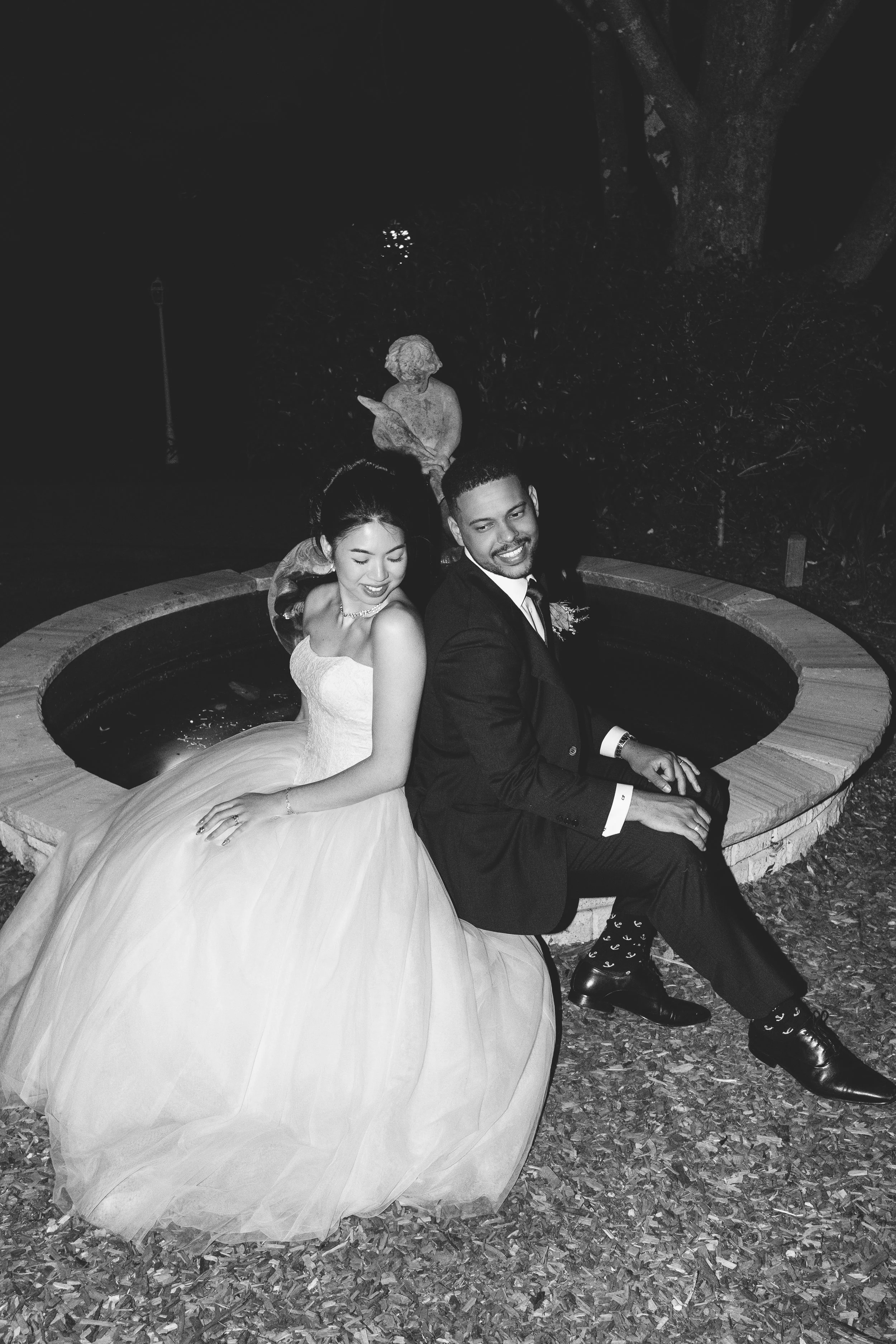 Newly married couple iat Oatlands estate with a moment alone.jpg