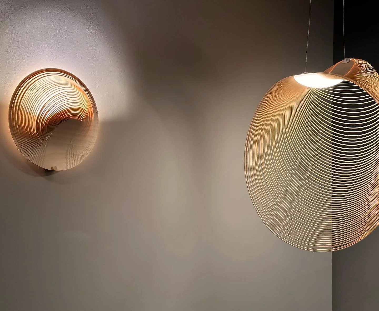 Enfin de la lumi&egrave;re &agrave; tous les &eacute;tages&hellip; #euroluce2023 #luceplan #karman