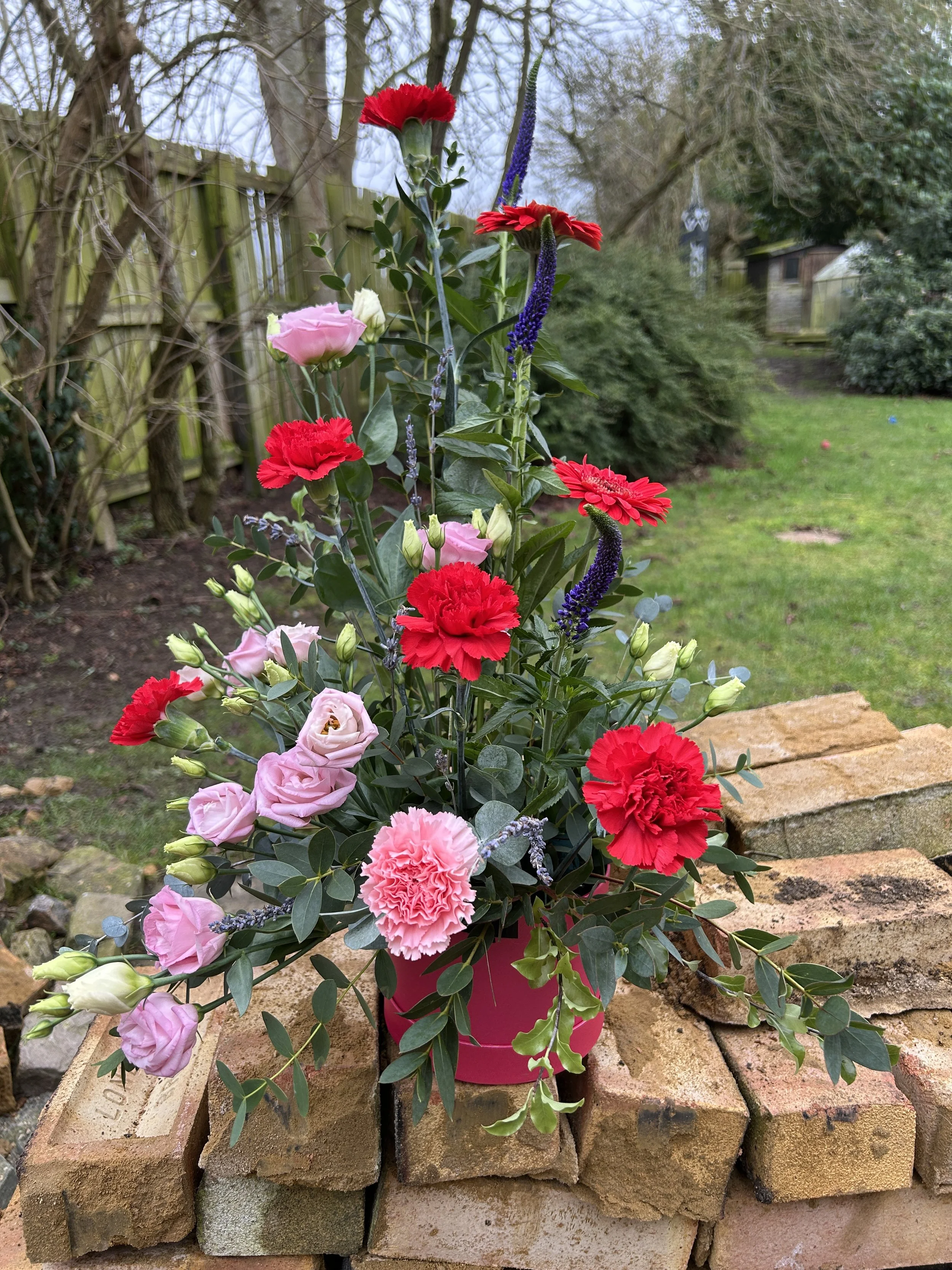 Hatbox Arrangement