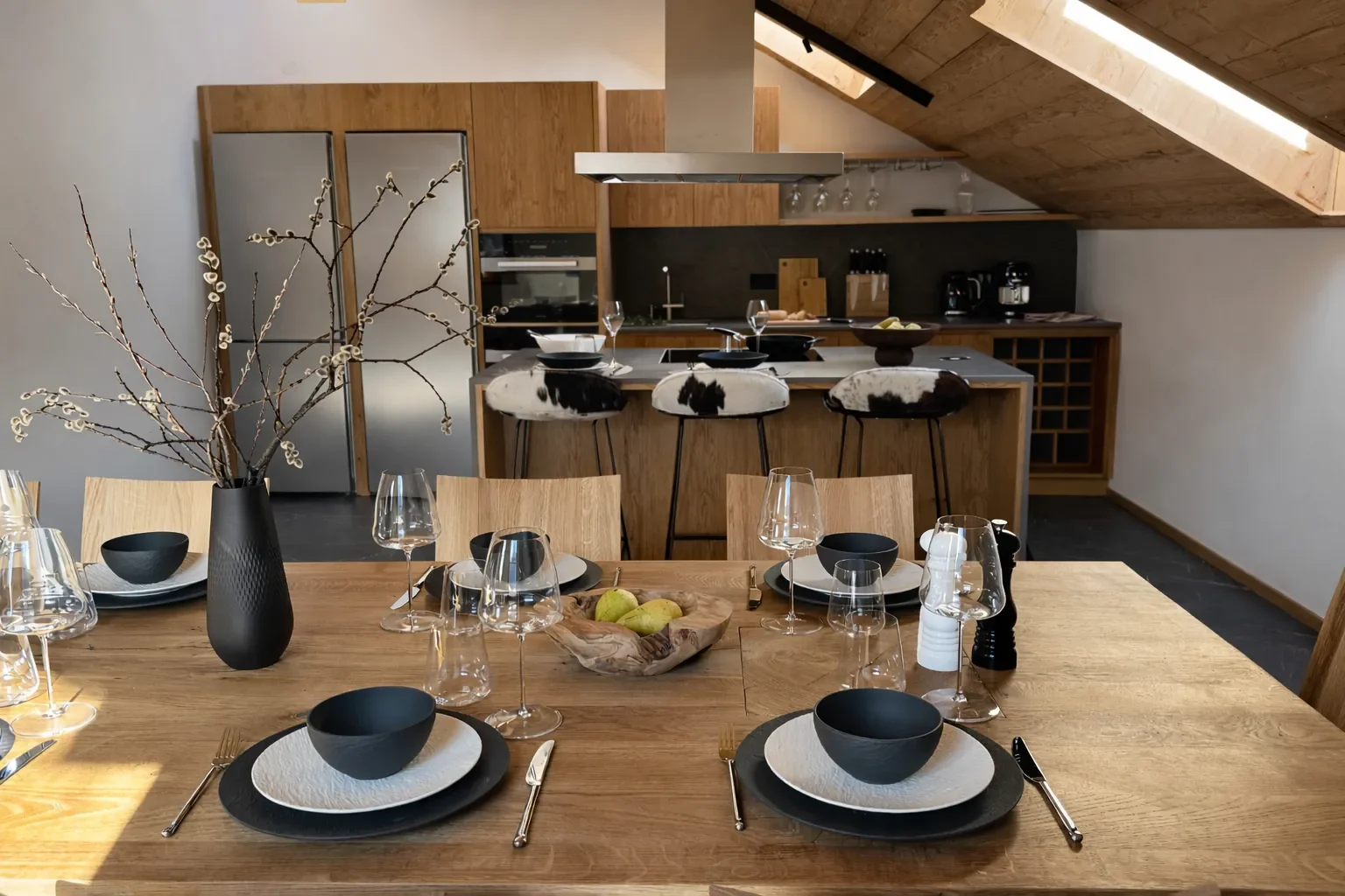 Cucina open space moderna integrata con il soggiorno dello Chalet Gufo