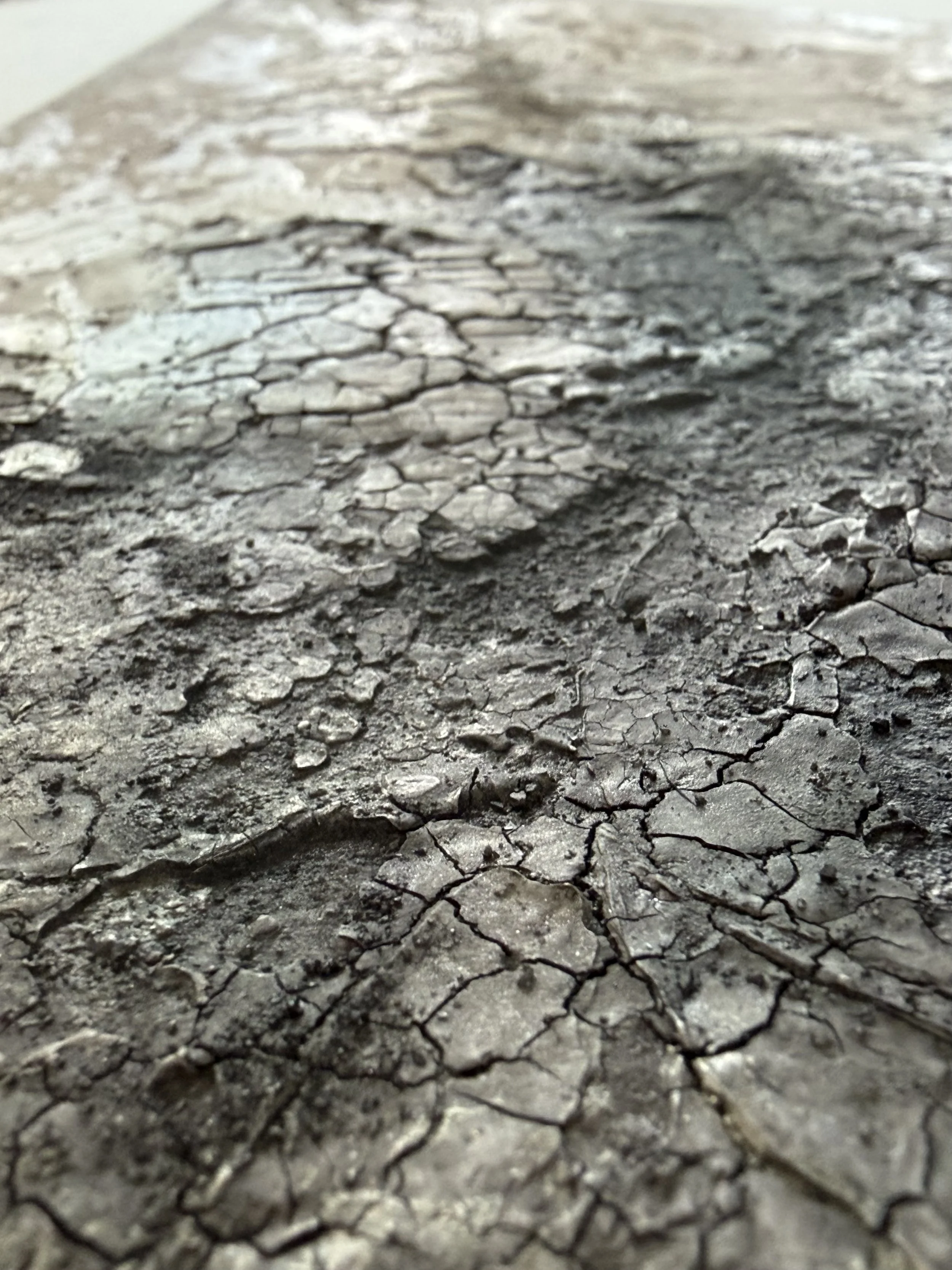 Atelier_Amari_Spuren_01_Detail_Graphit.jpg
