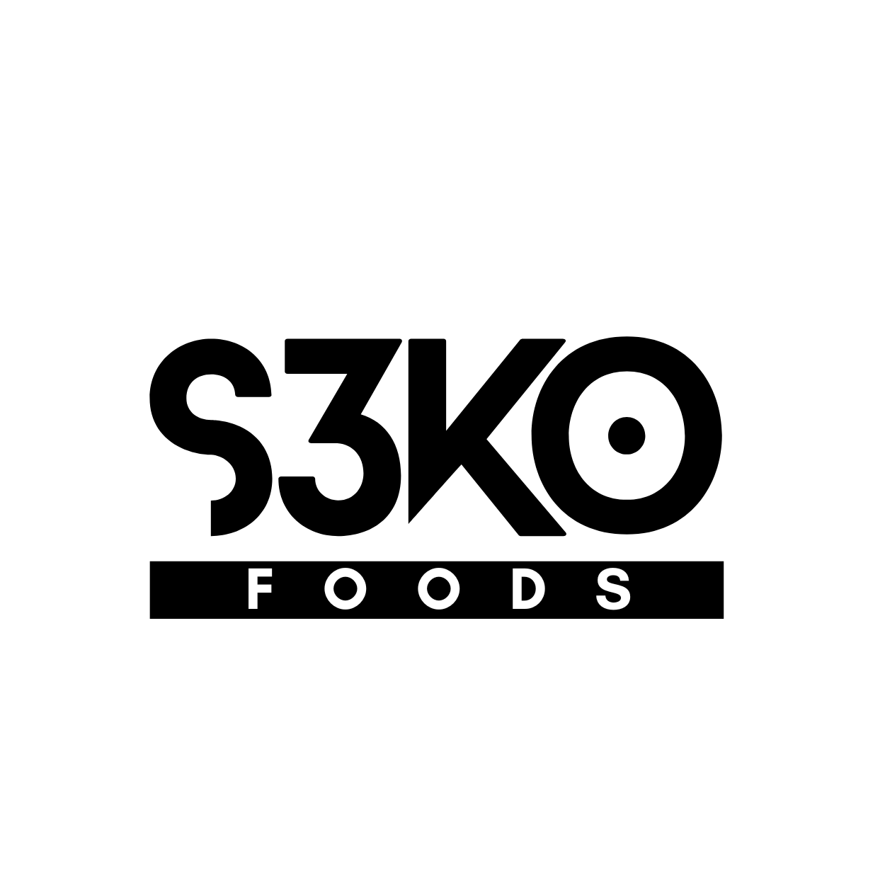Logotipo en negro y blanco que dice 'S3KO FOODS' con 'S3KO' en letras grandes y 'FOODS' en un recuadro debajo.