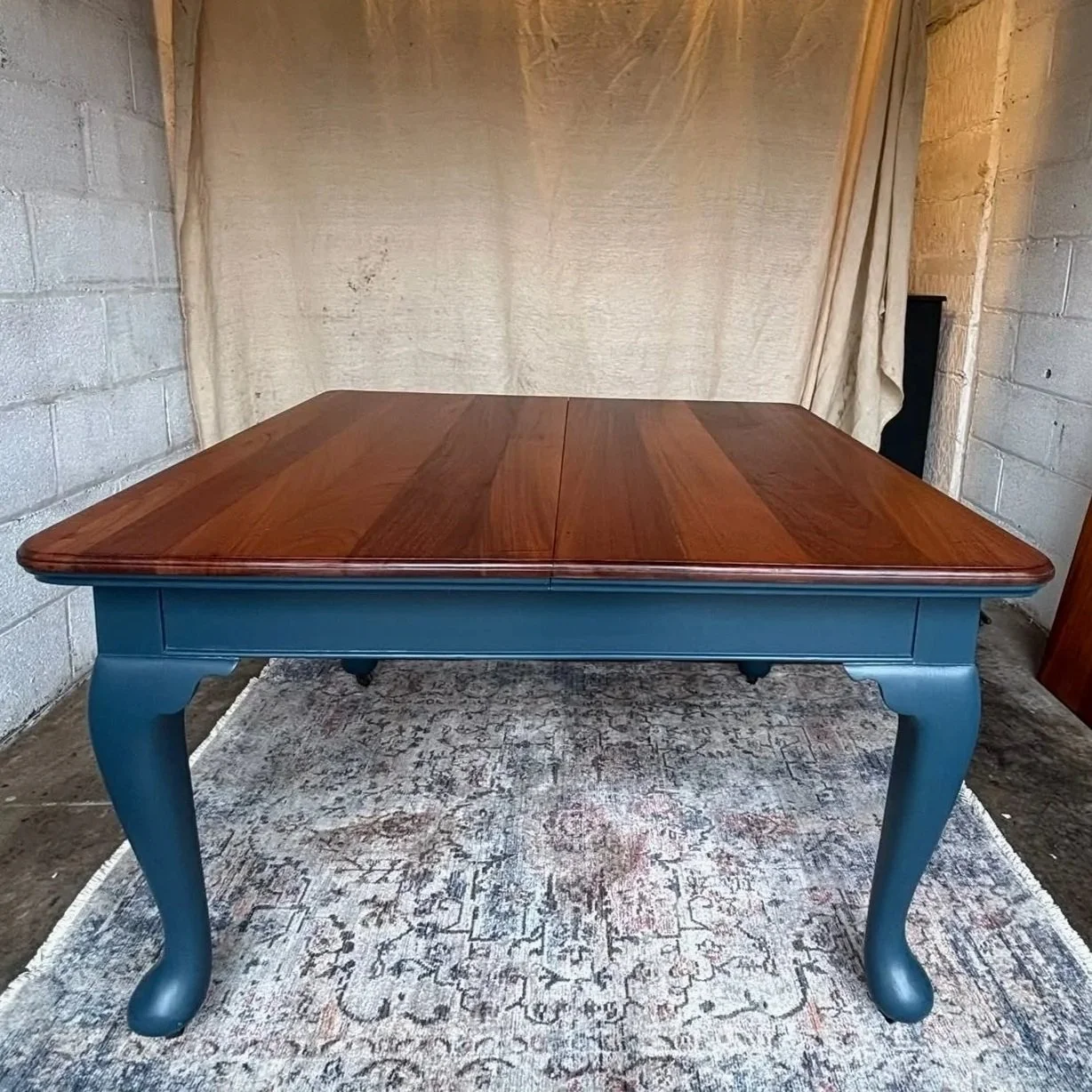 001: Queen Anne Style Victorian Extending Dining Table