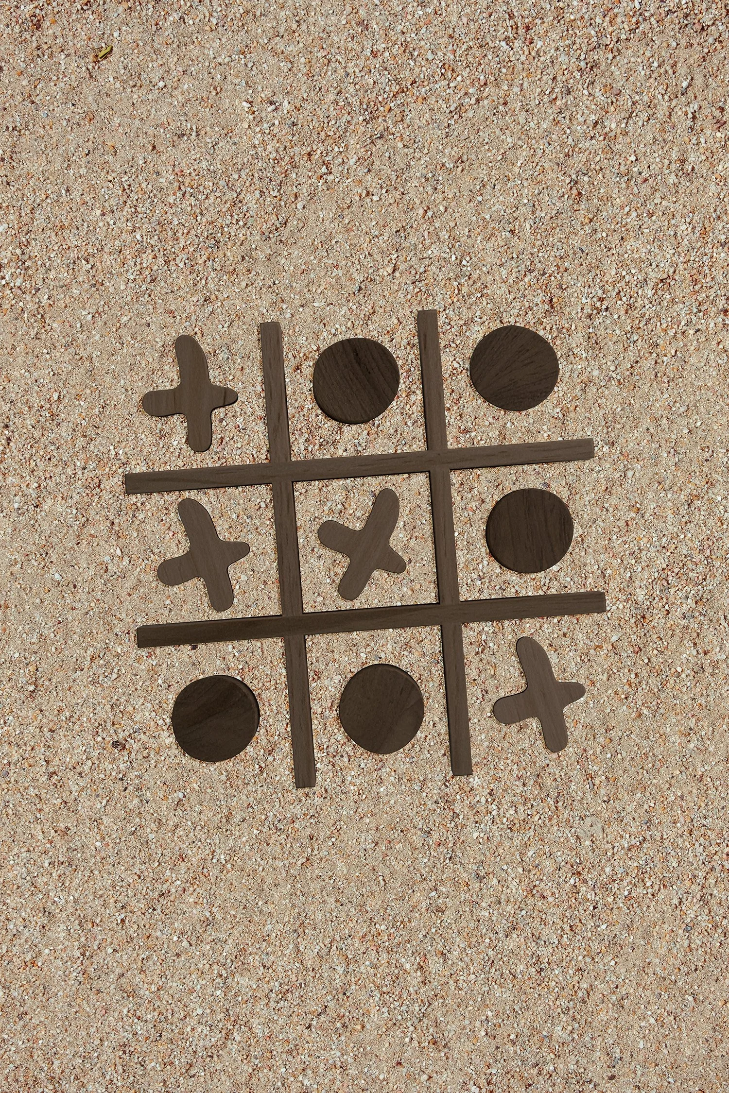 Oversized tic-tac-toe game
