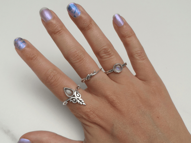 Selene ring worn 2.png