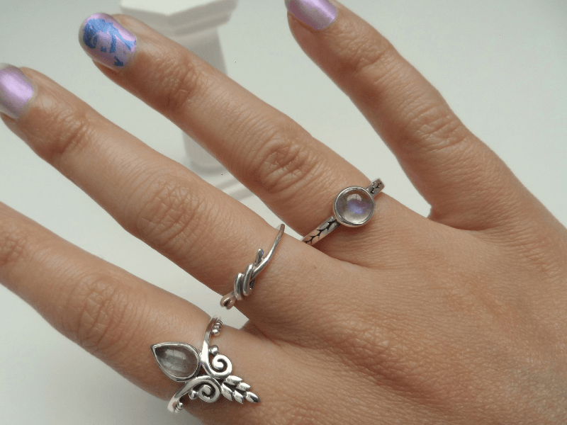 Selene ring worn 1.png