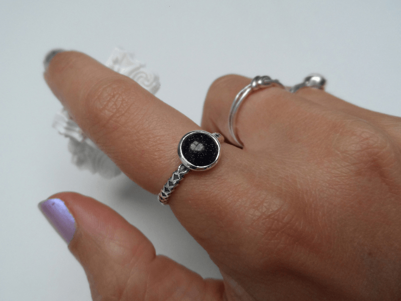 Nyx ring worn 1.png