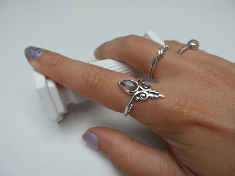 Artemis ring worn 1.png