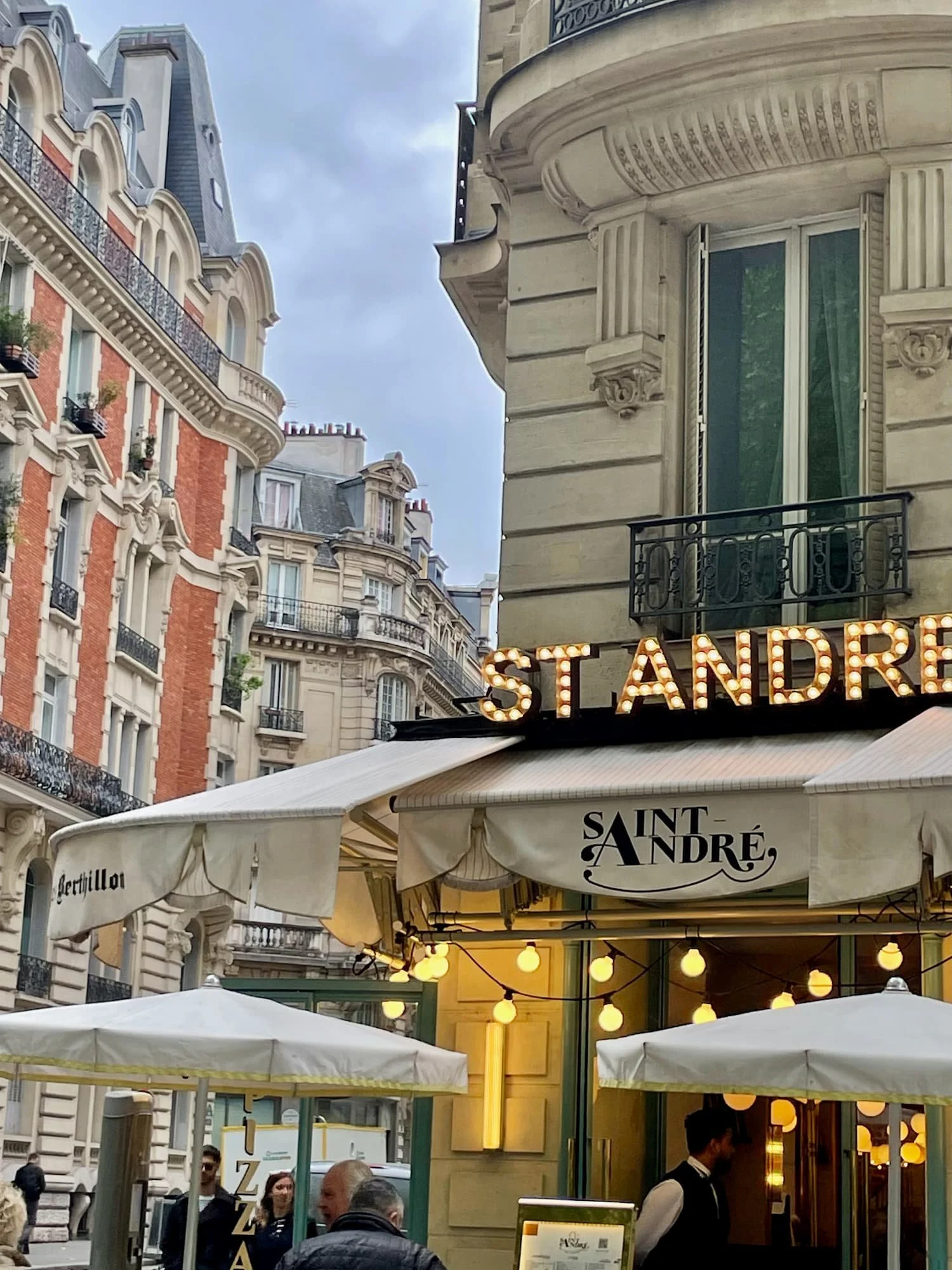 Paris cafe