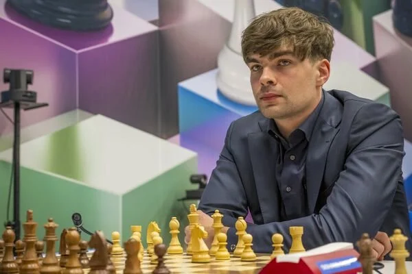 Jorden van Foreest speelt briljante zetten in spannende partij