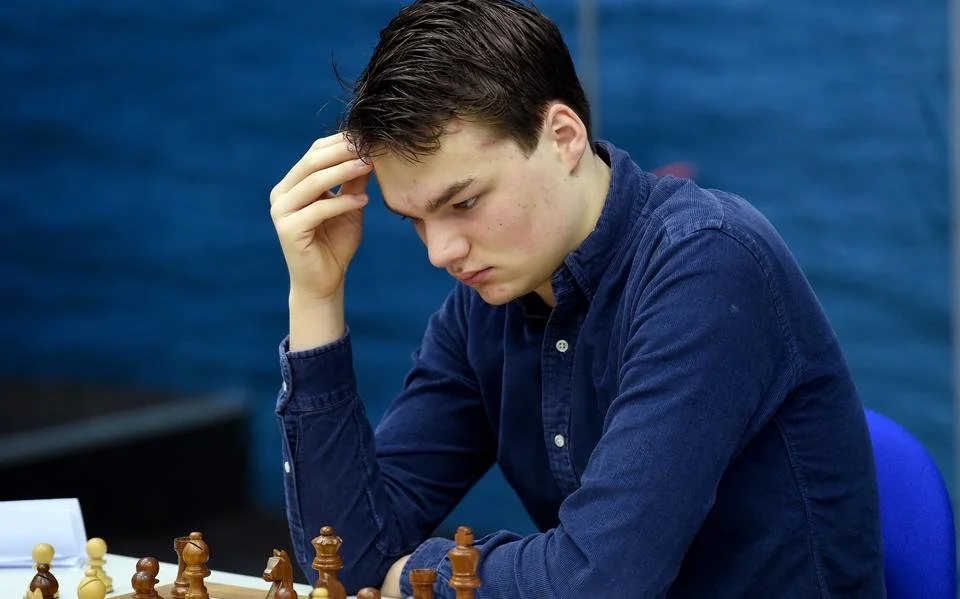 De broers van Foreest spelen mooie partijen in het Top16 toernooi.