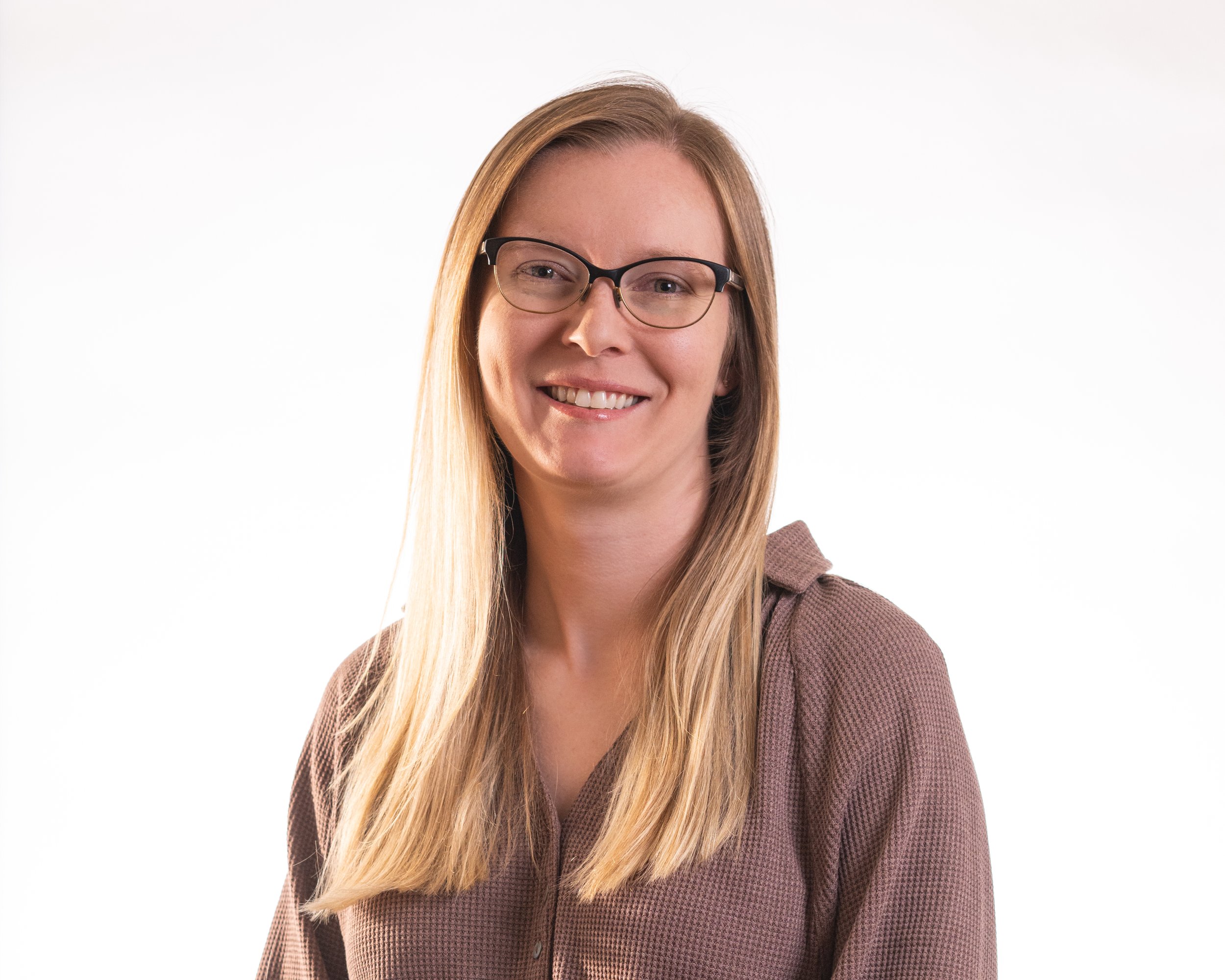 A picture of Sydney Altizer, ceramic artist and potter.