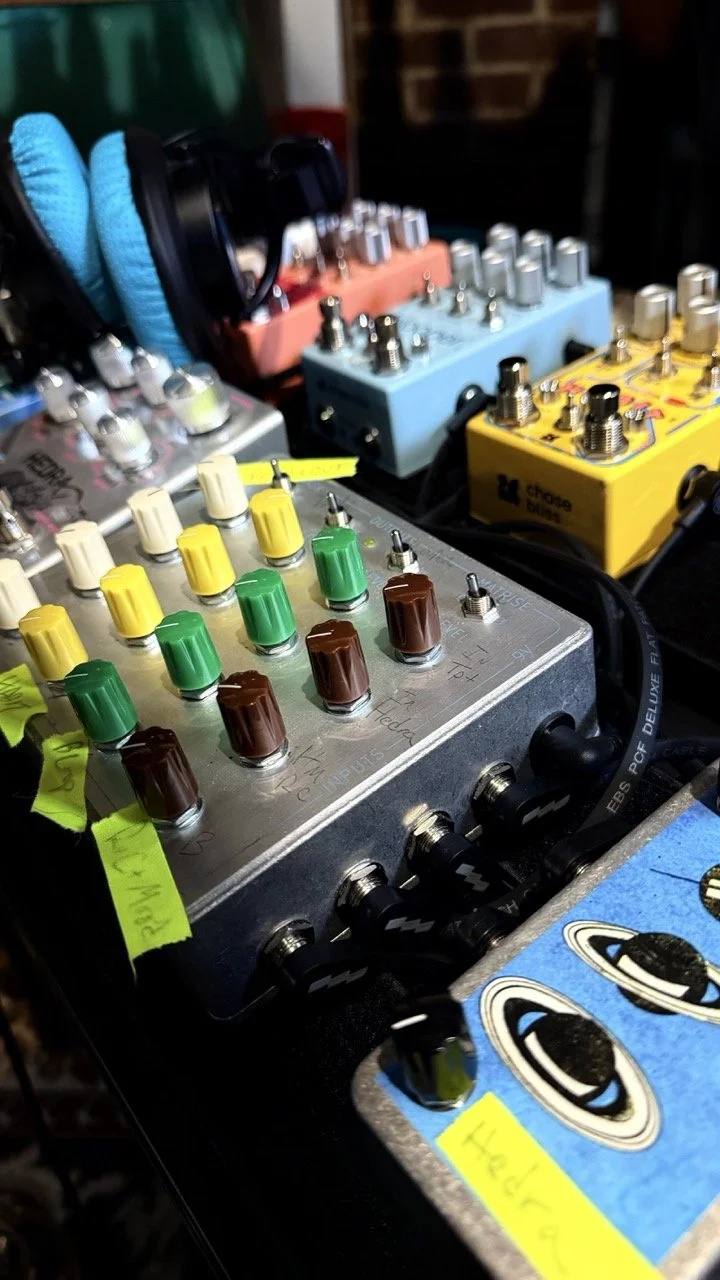 Guitar pedals Ignite a Noise