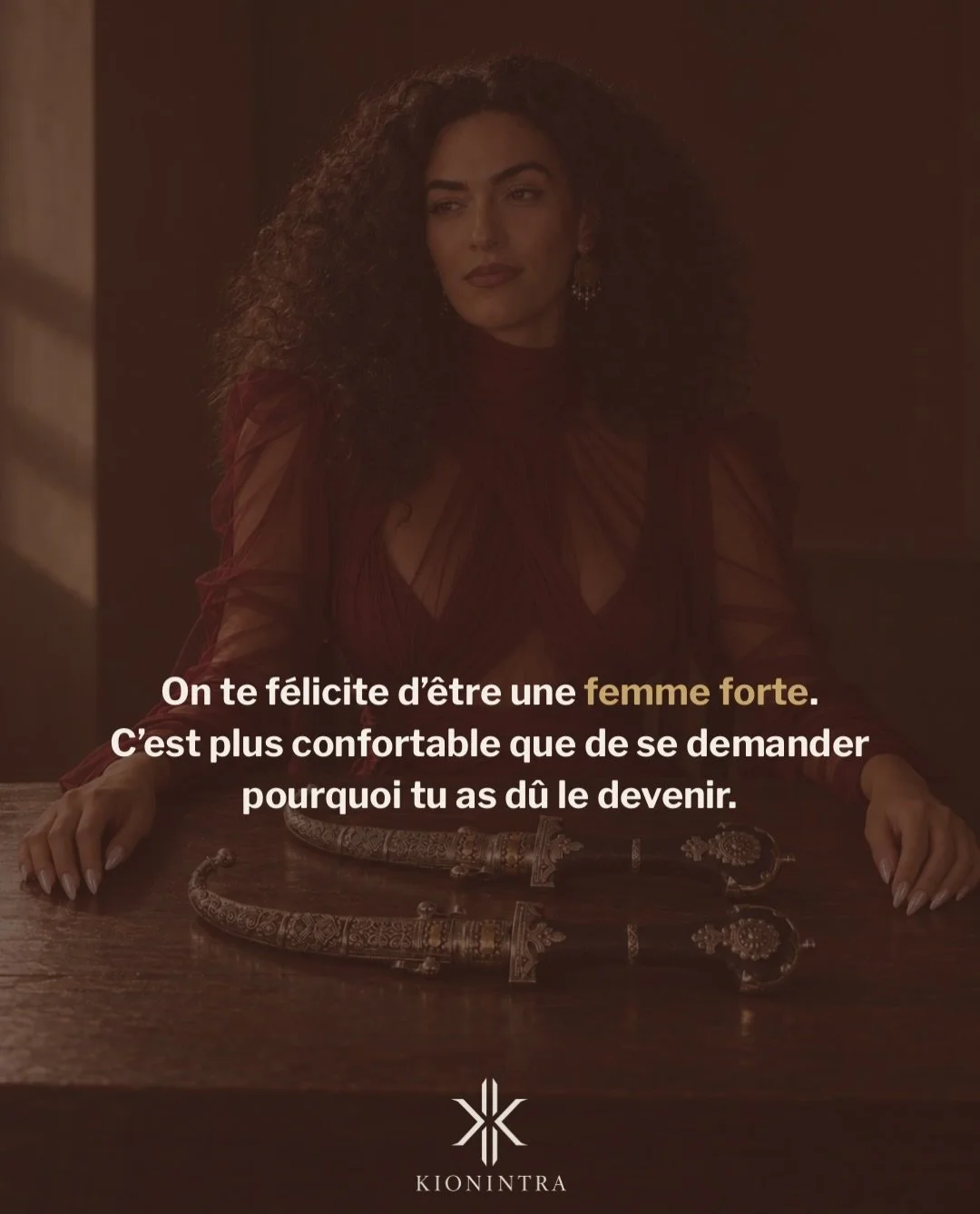 En 2021, j&rsquo;ai cr&eacute;&eacute; le Syndrome de la Femme Forte&trade; parce que je ne me retrouvais pas dans la mani&egrave;re dont on parlait des femmes qui &laquo; veulent tout g&eacute;rer &raquo;.

Chez beaucoup de femmes des diasporas que 