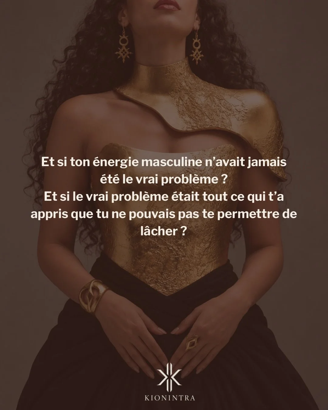 On a beaucoup appris aux femmes qu&rsquo;elles devaient devenir plus douces, plus r&eacute;ceptives, moins dans le contr&ocirc;le, moins dans ce qu&rsquo;on appelle leur &eacute;nergie masculine .

Mais avant de vouloir corriger cette posture, j&rsqu