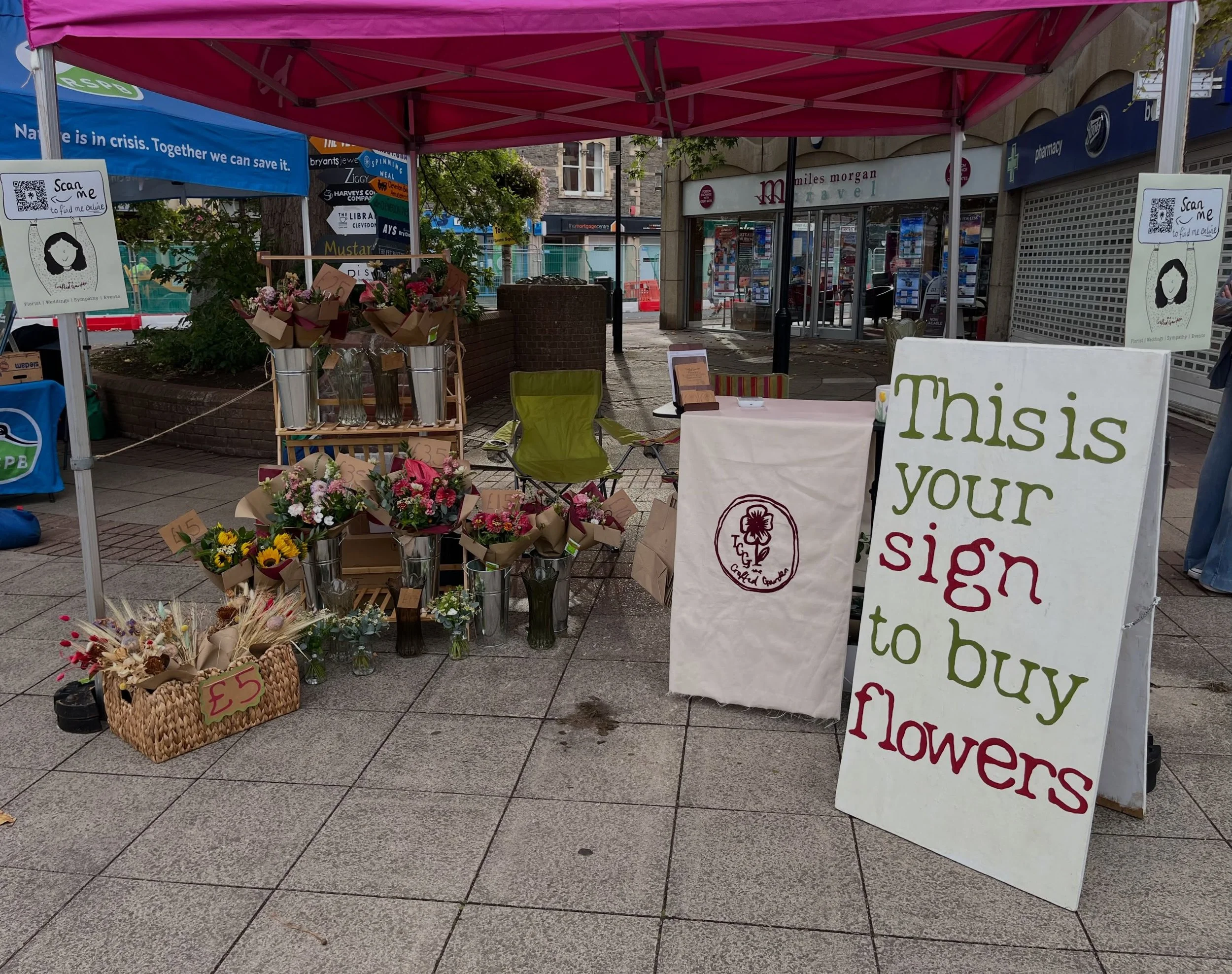 🌸 CLEVEDON, I&rsquo;M HERE! 🌸

The Crafted Garden is officially at Clevedon Market TODAY 💐

I&rsquo;ve got a whole table full of fresh flowers with bunches starting from &pound;5 - whether you&rsquo;re treating someone, treating yourself (fully en