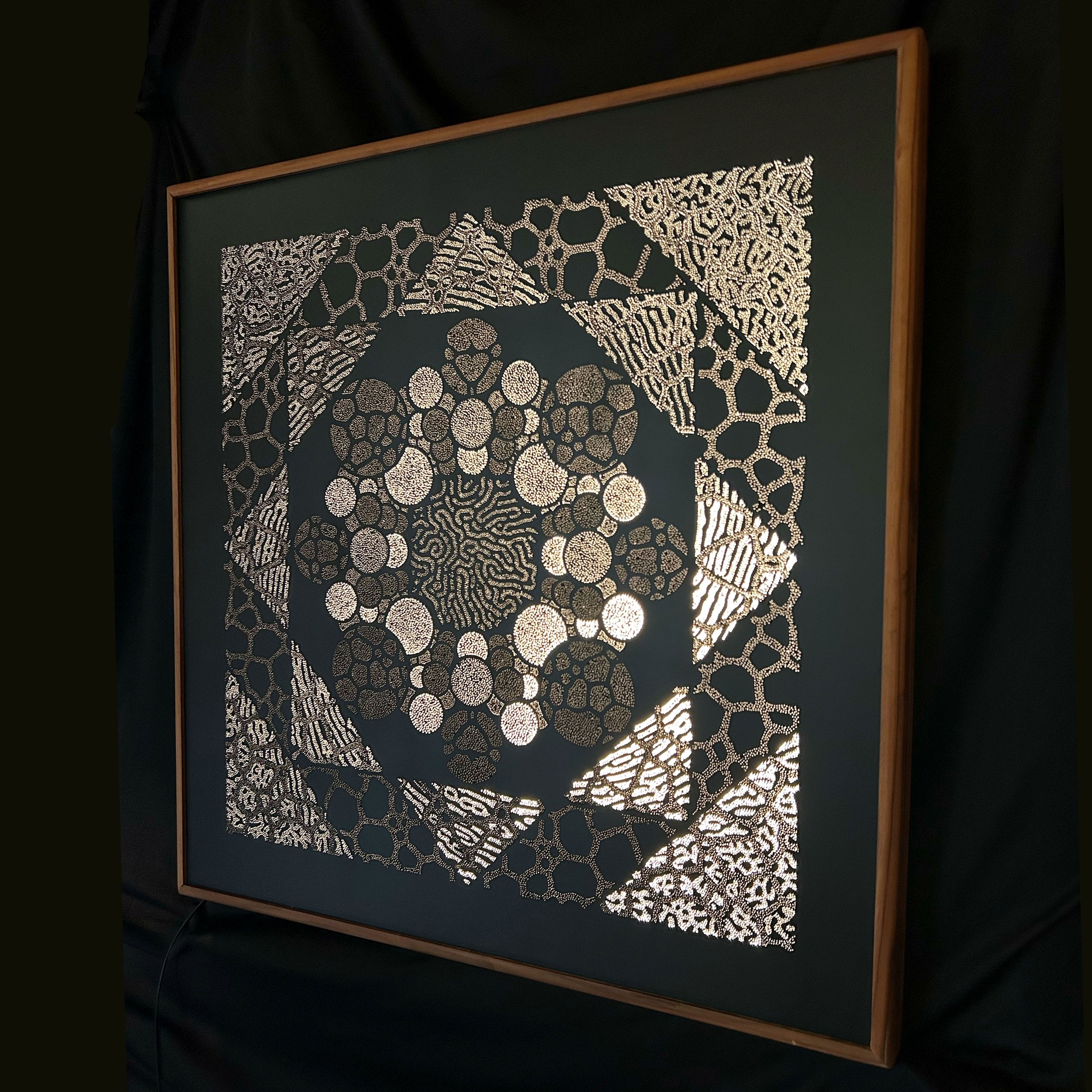 Right-side view of Forma Naturalis showing the layered structure, illuminated depth and changing visual appearance of the Photonic Pointillism Lightwork.