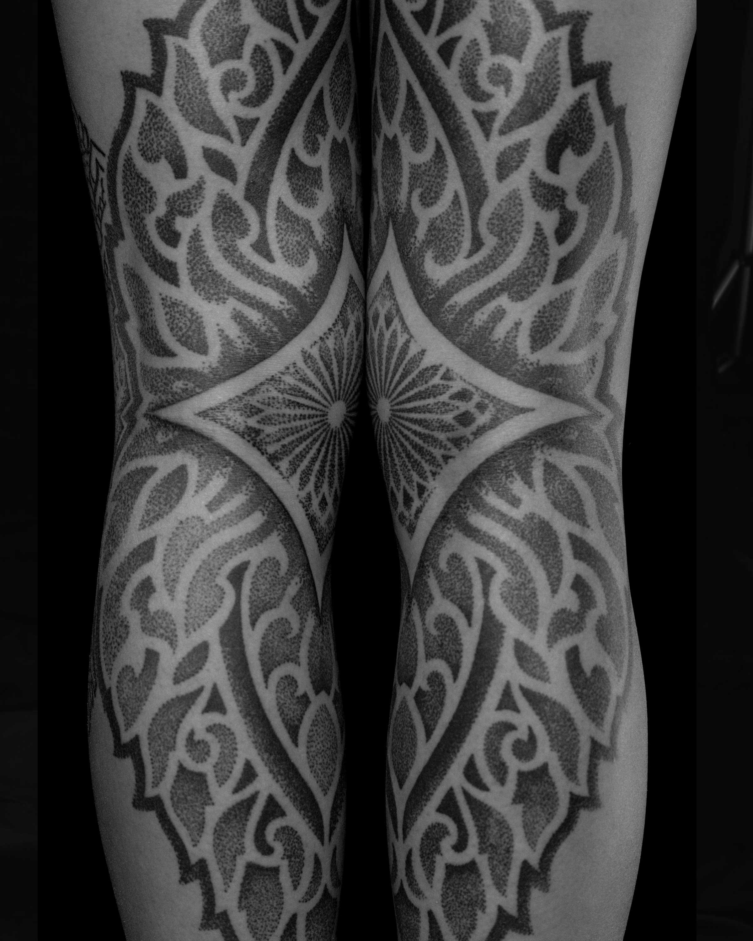 cover-up-shoulder-chest-sleeve-blackwork-tattoo-patrick-huettlinger