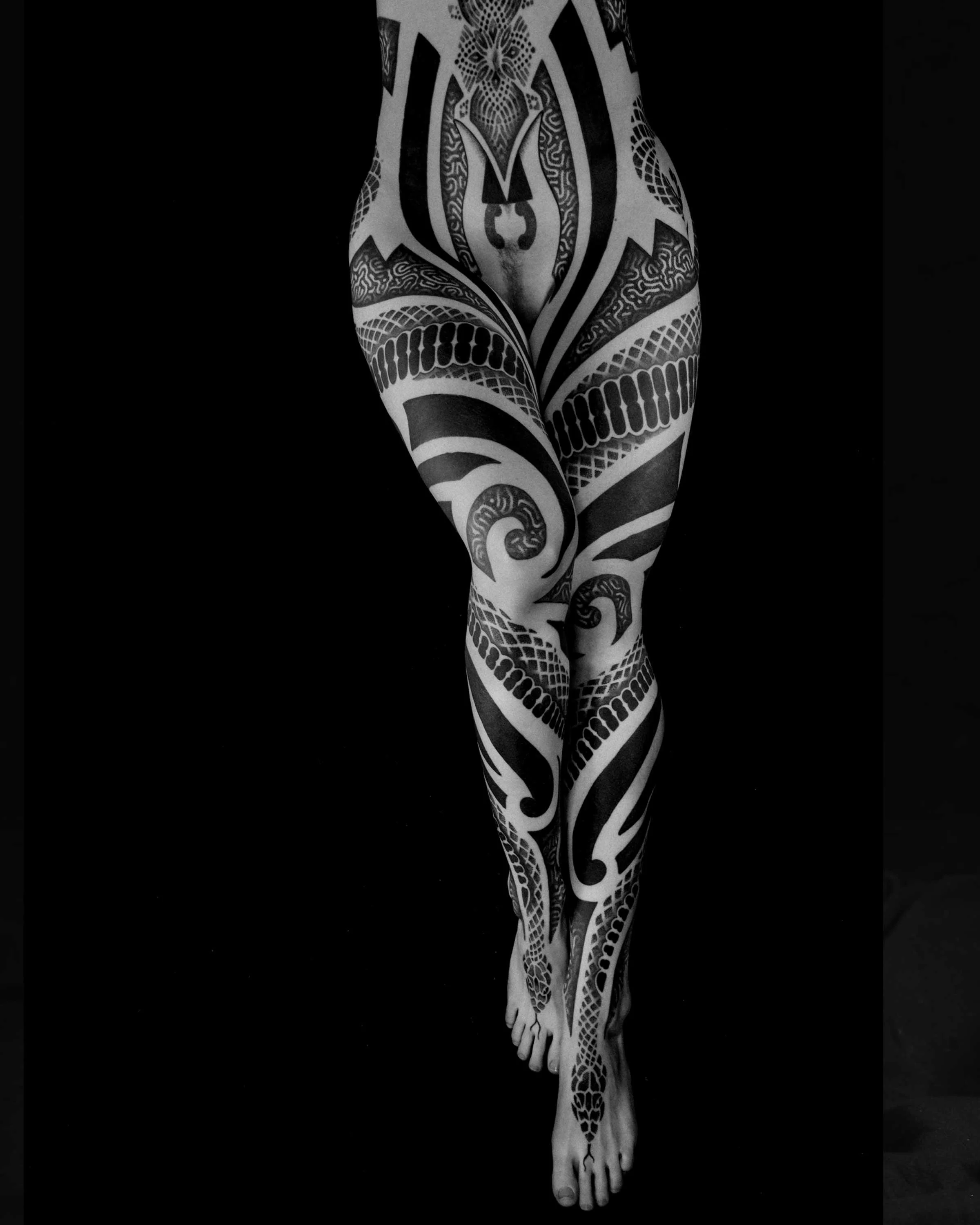 cover-up-shoulder-chest-sleeve-blackwork-tattoo-patrick-huettlinger