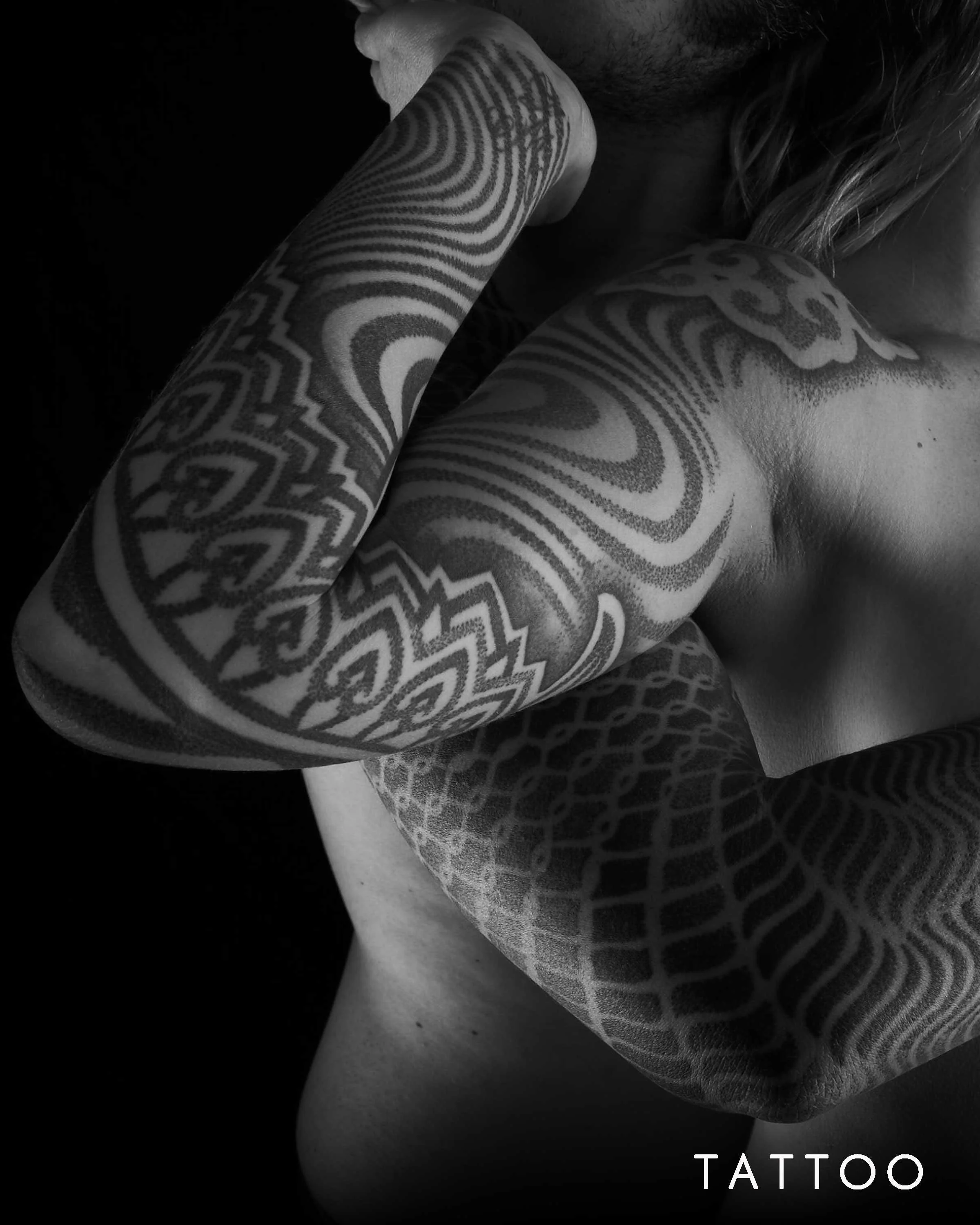 Large-scale sacred geometry tattoo exploring the relationship between geometry, movement and the human body. Designed and tattooed by Patrick Hüttlinger as part of the Sakrosankt project.