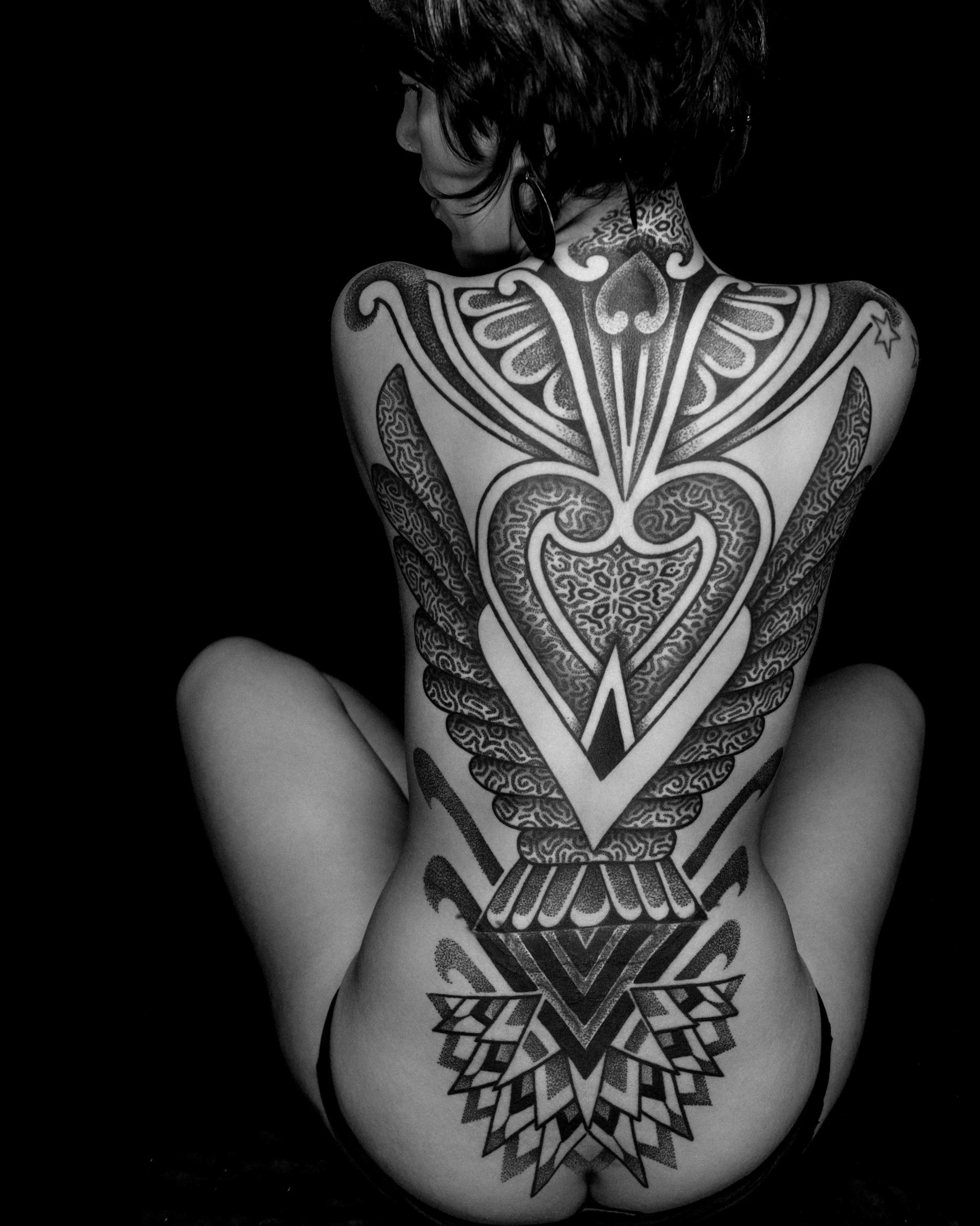 reaction-diffusion-full-back-blackwork-tattoo-patrick-huettlinger