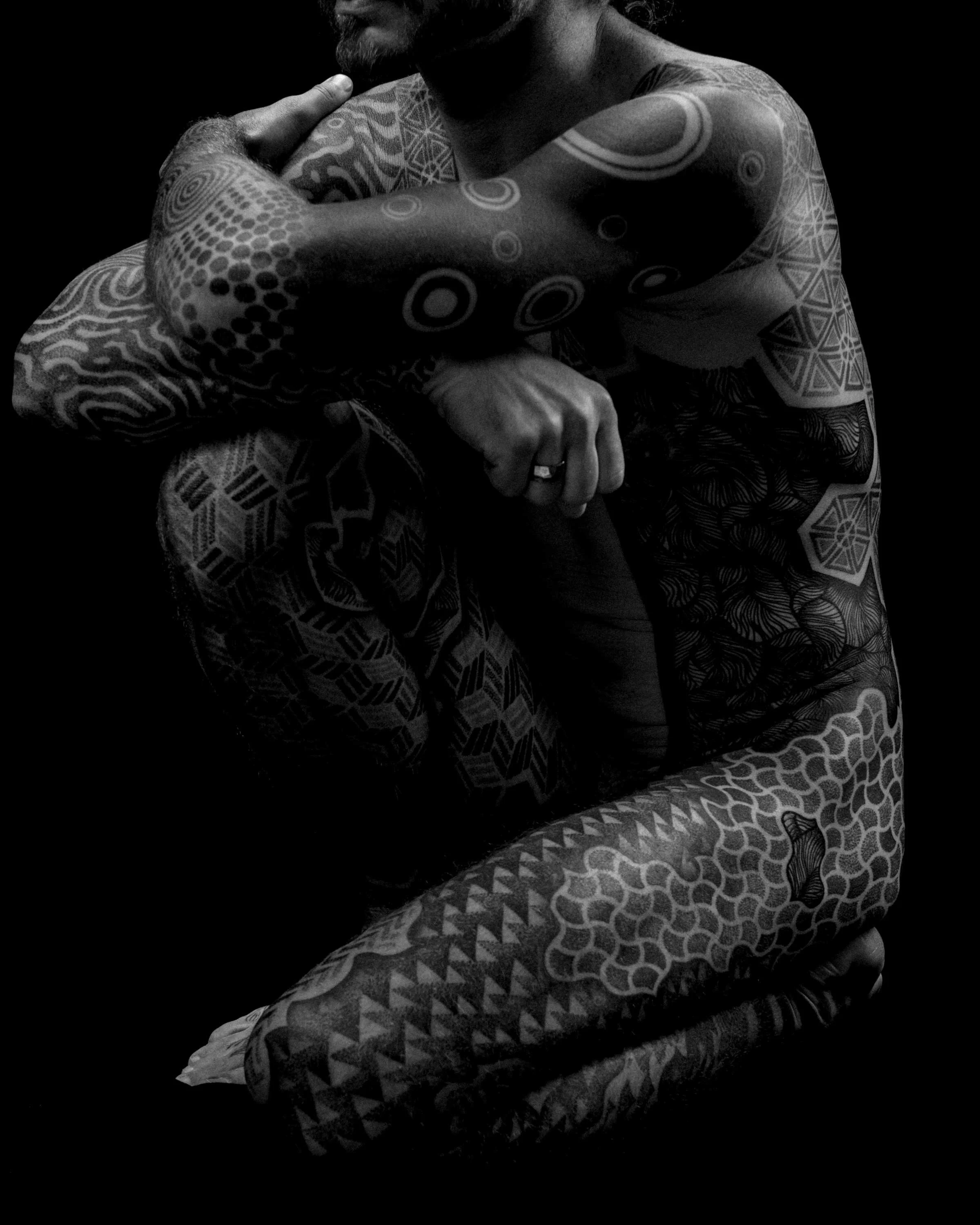 cover-up-shoulder-chest-sleeve-blackwork-tattoo-patrick-huettlinger