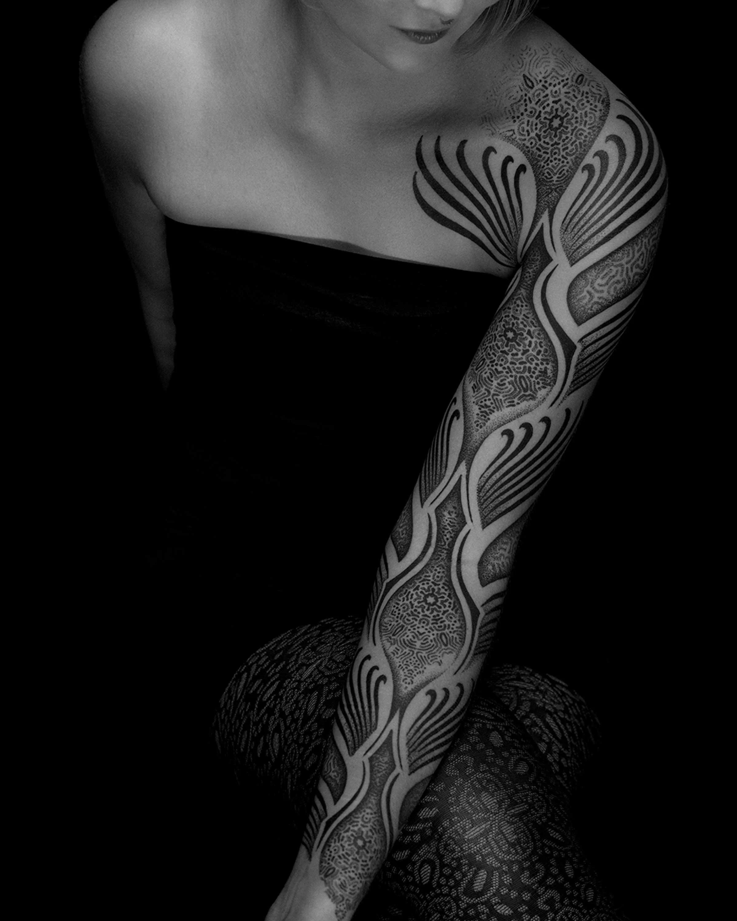 cover-up-shoulder-chest-sleeve-blackwork-tattoo-patrick-huettlinger