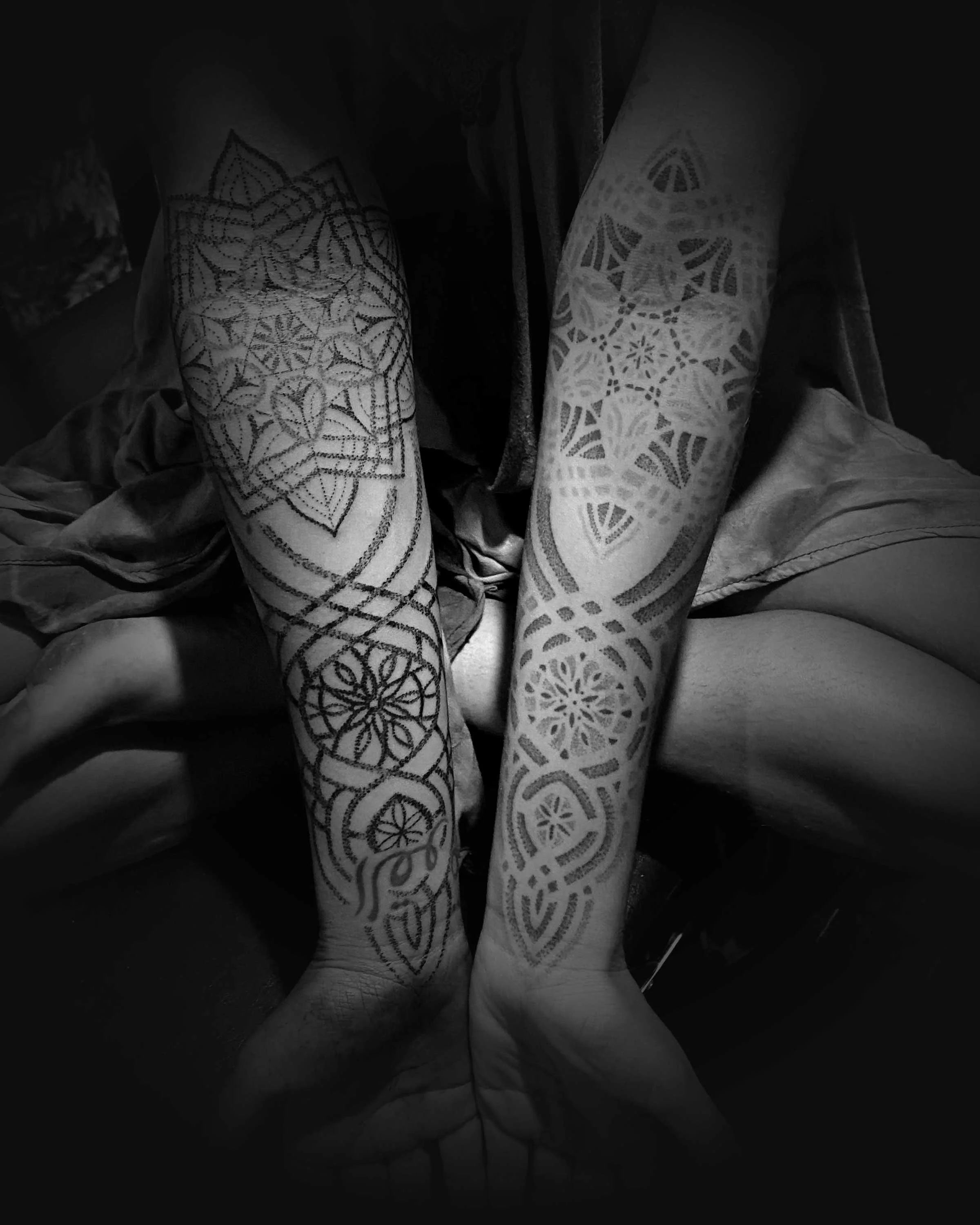 cover-up-shoulder-chest-sleeve-blackwork-tattoo-patrick-huettlinger