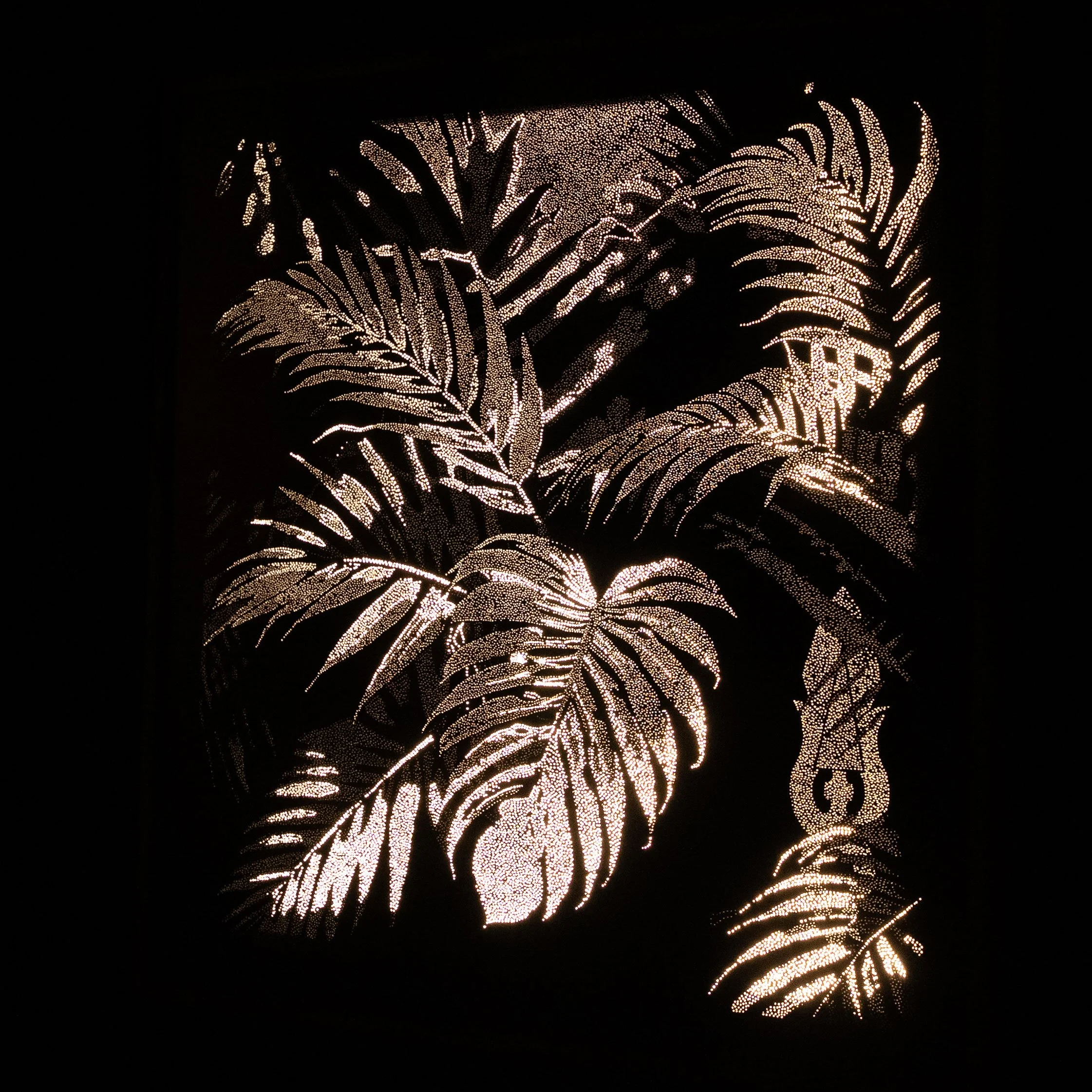 Right-side view of Palma Alba showing the layered structure, illuminated depth and changing visual appearance of the Photonic Pointillism Lightwork.