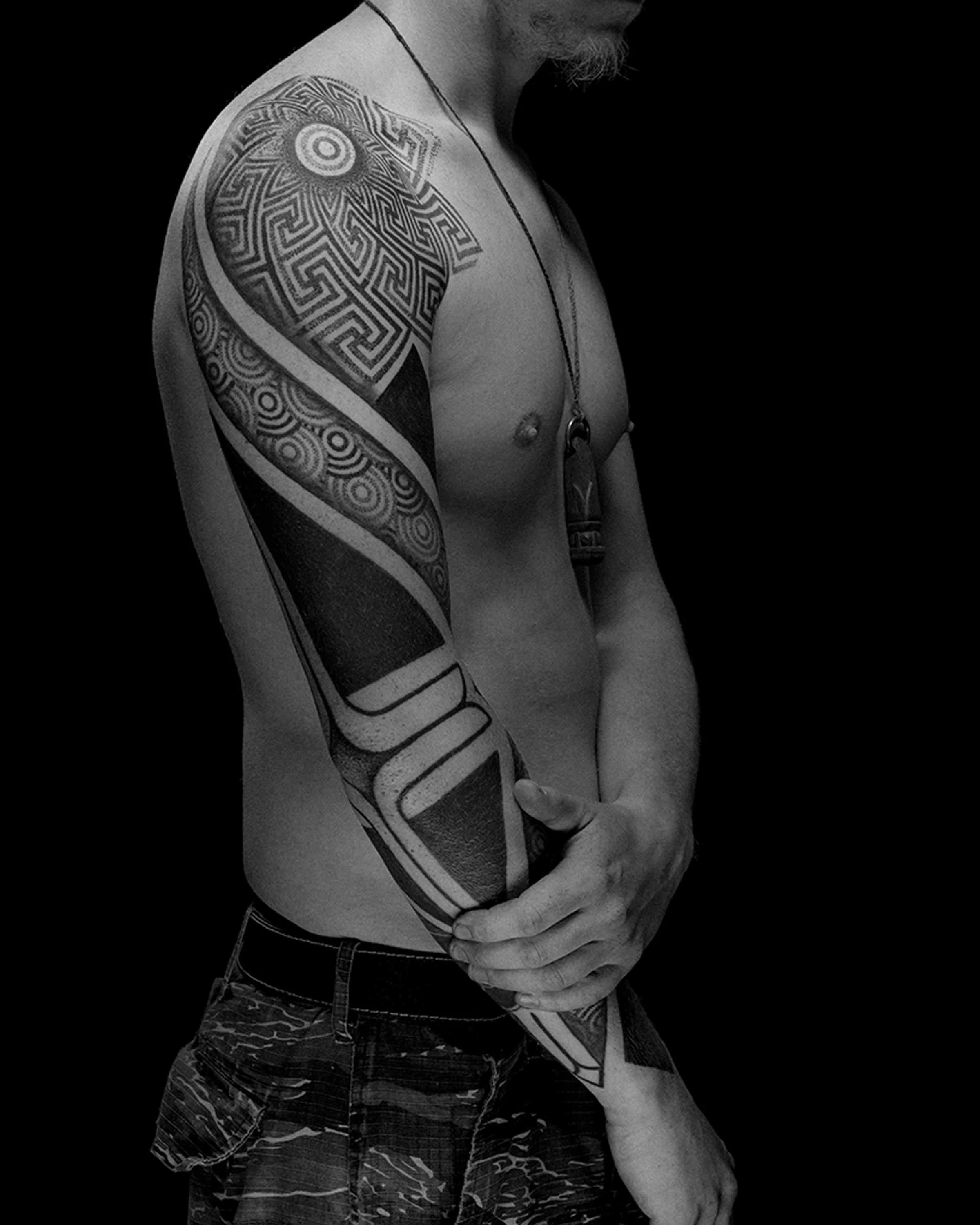 cover-up-shoulder-chest-sleeve-blackwork-tattoo-patrick-huettlinger