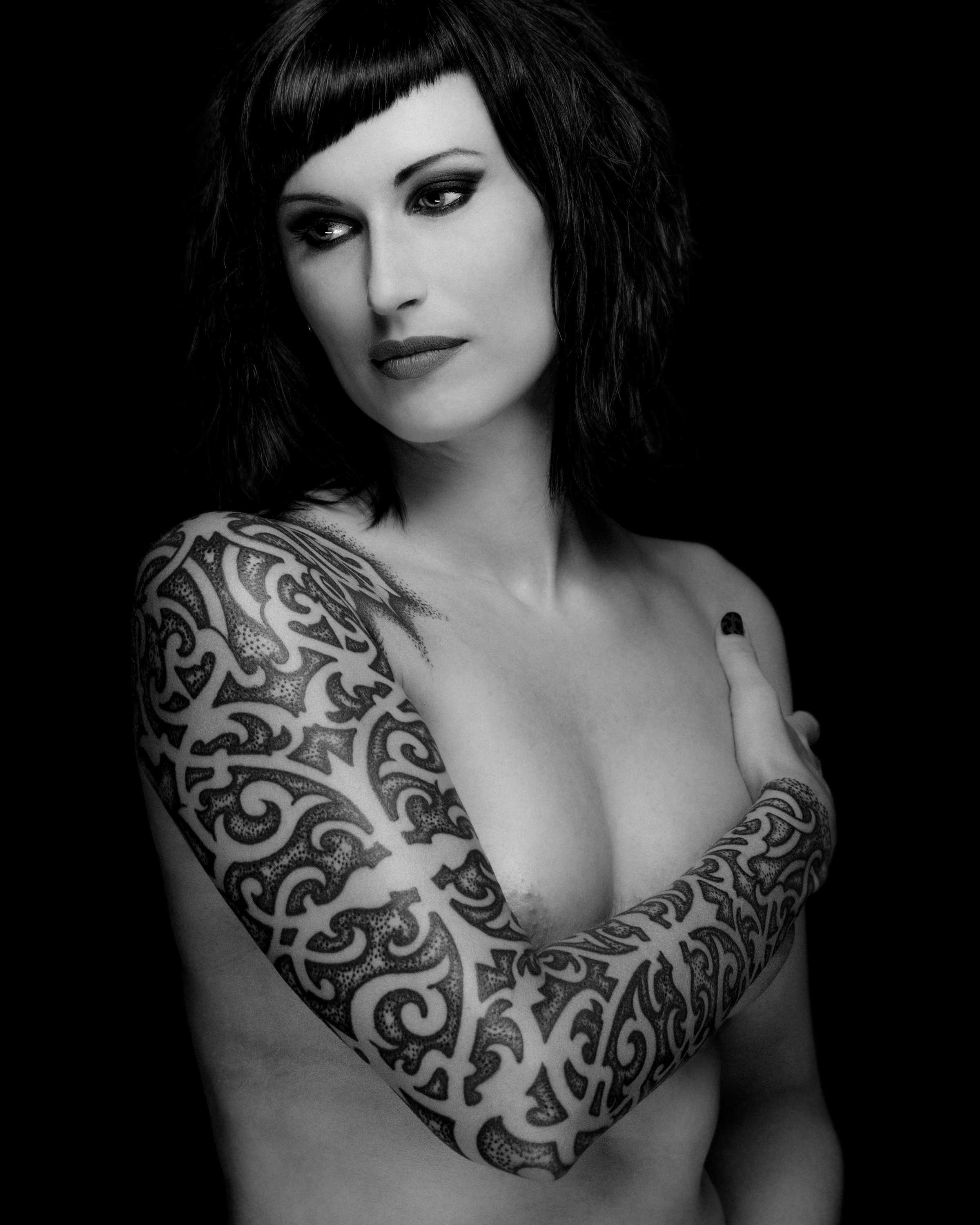 cover-up-shoulder-chest-sleeve-blackwork-tattoo-patrick-huettlinger