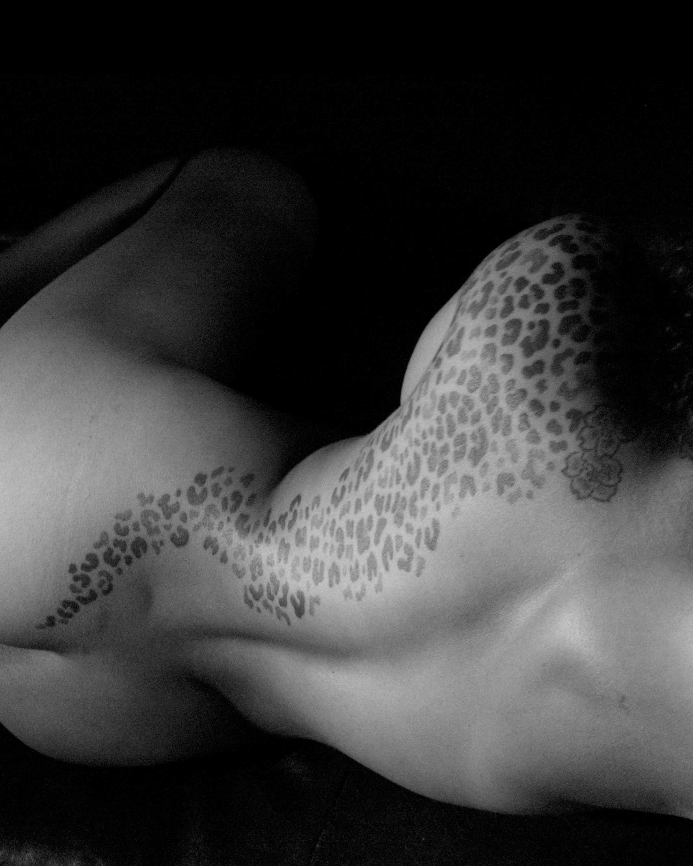 reaction-diffusion-full-leg-sleeve-blackwork-tattoo-patrick-huettlinger