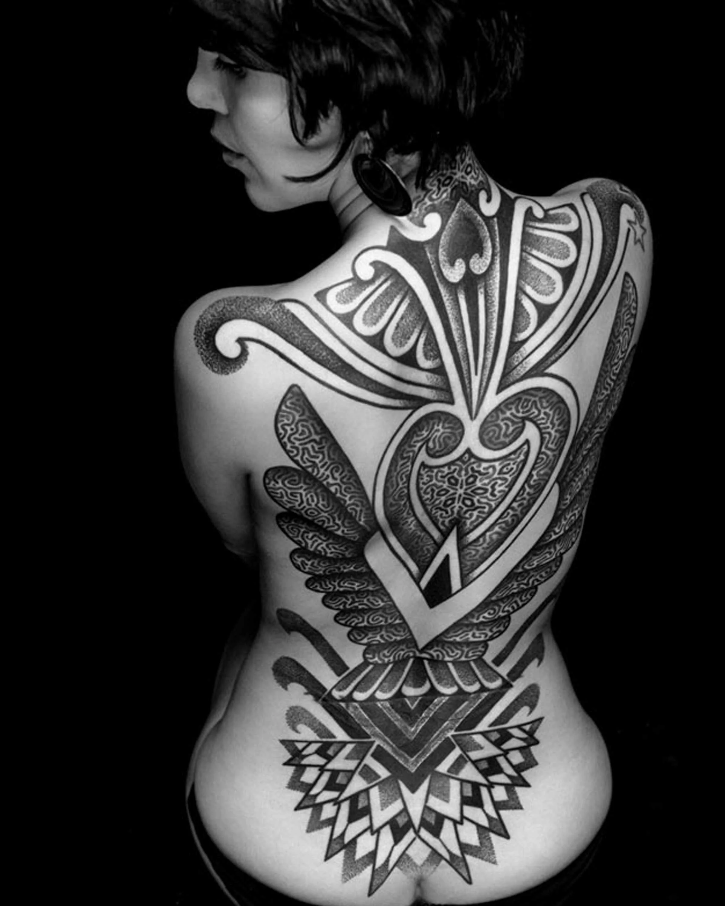 cover-up-shoulder-chest-sleeve-blackwork-tattoo-patrick-huettlinger