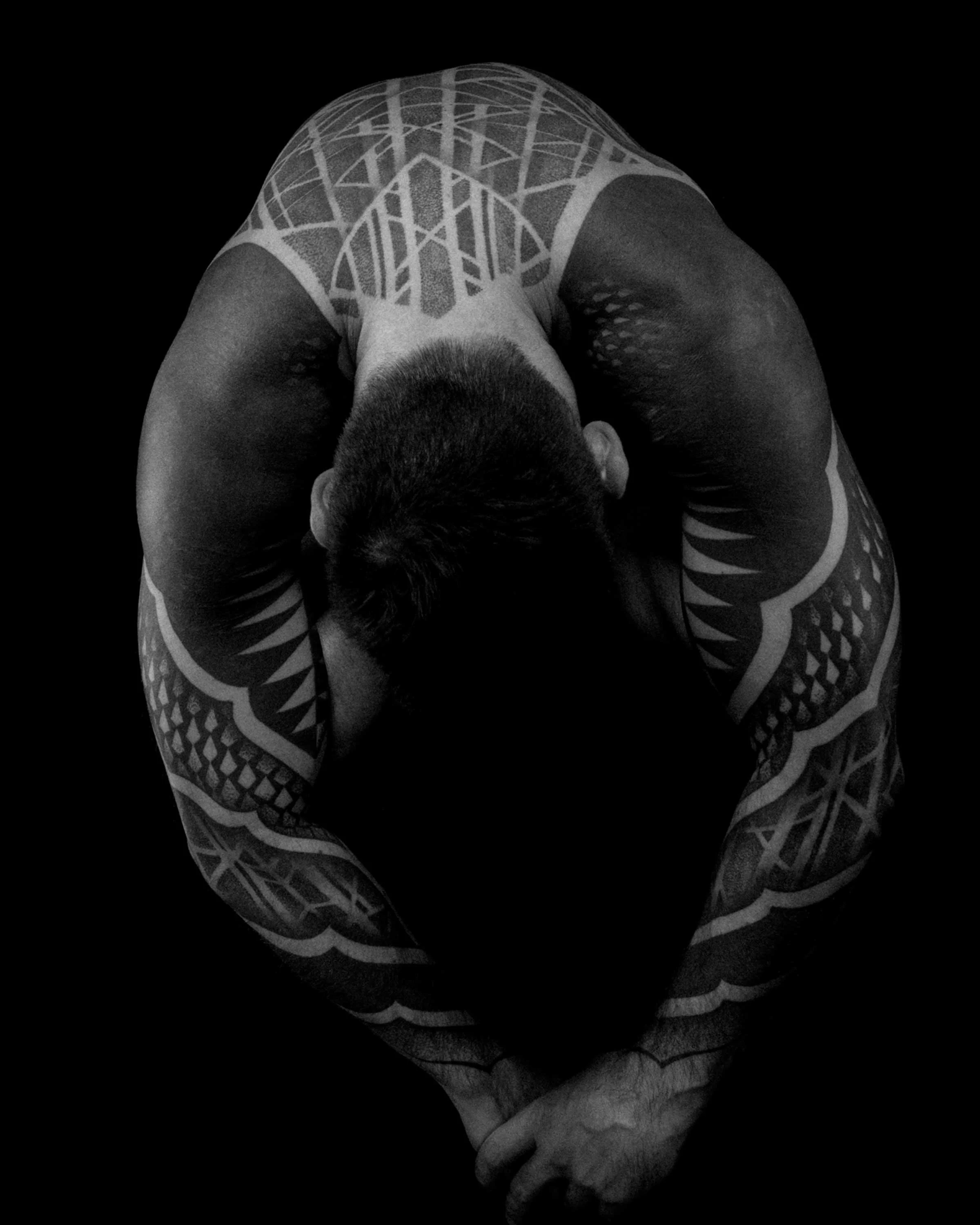 cover-up-shoulder-chest-sleeve-blackwork-tattoo-patrick-huettlinger