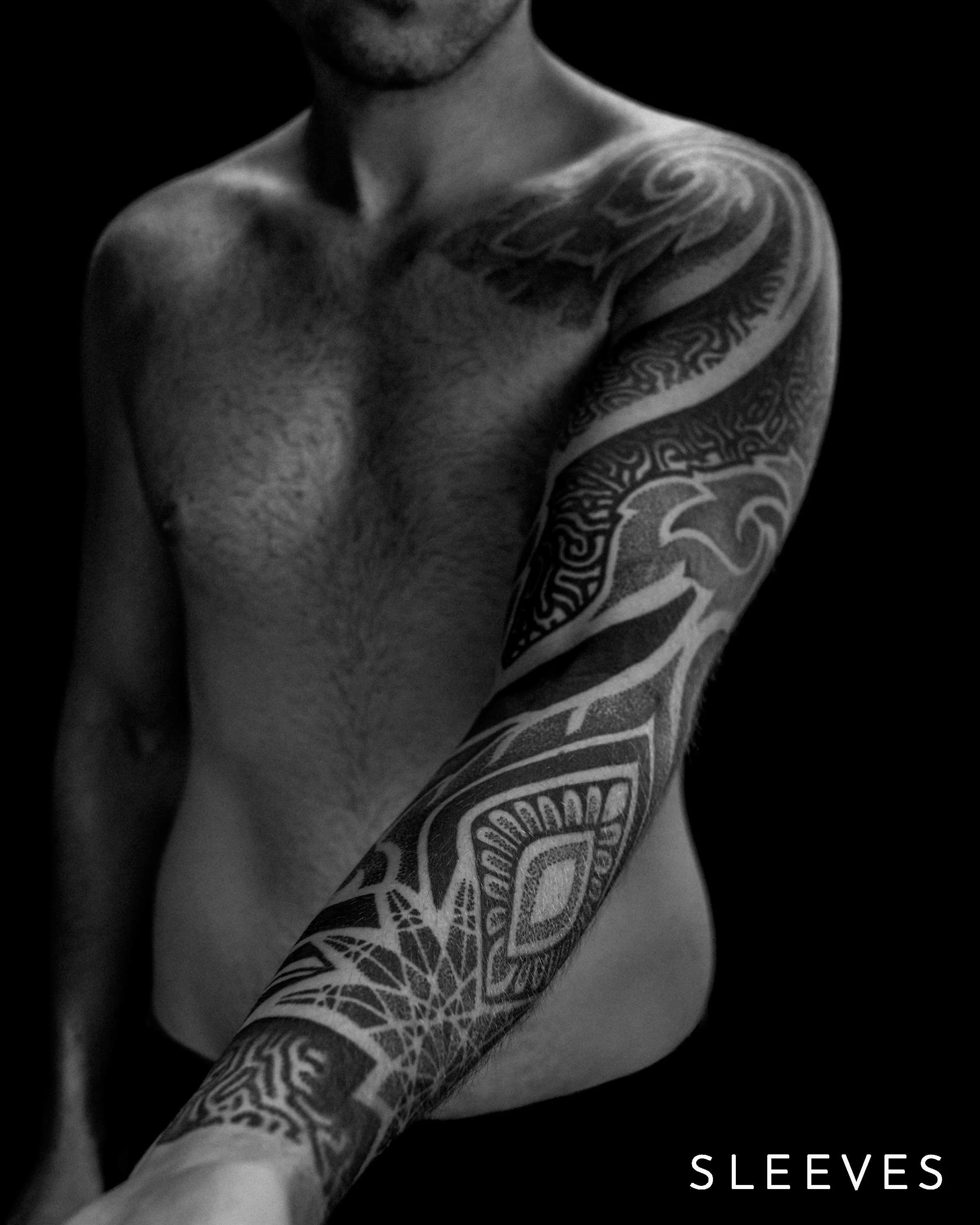 Custom geometric blackwork sleeve tattoo by Patrick Hüttlinger combining sacred geometry, dotwork and anatomical flow.