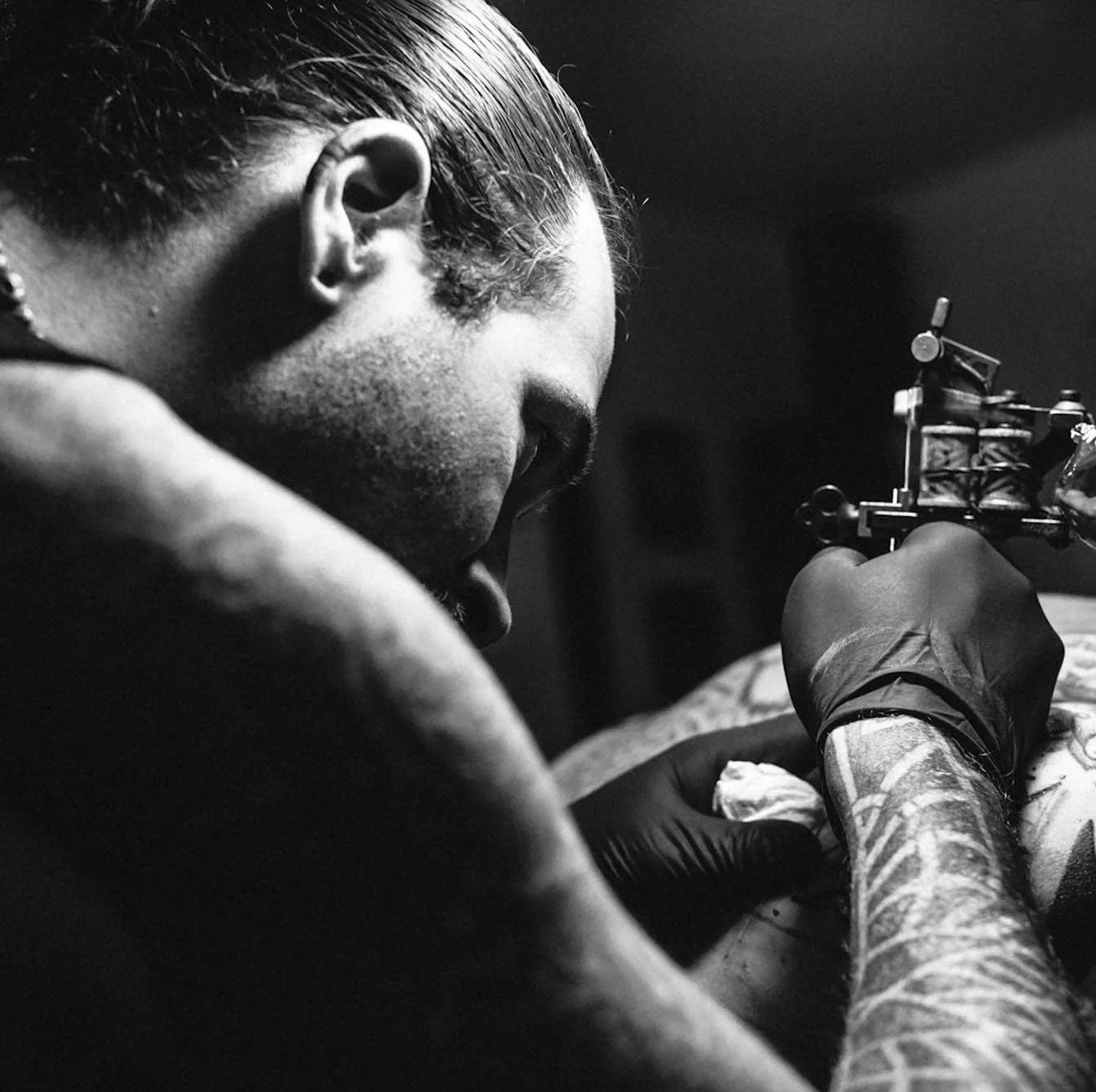 Patrick Hüttlinger creating a large-scale sacred geometry tattoo using precise geometric dotwork techniques developed over more than twenty-five years.