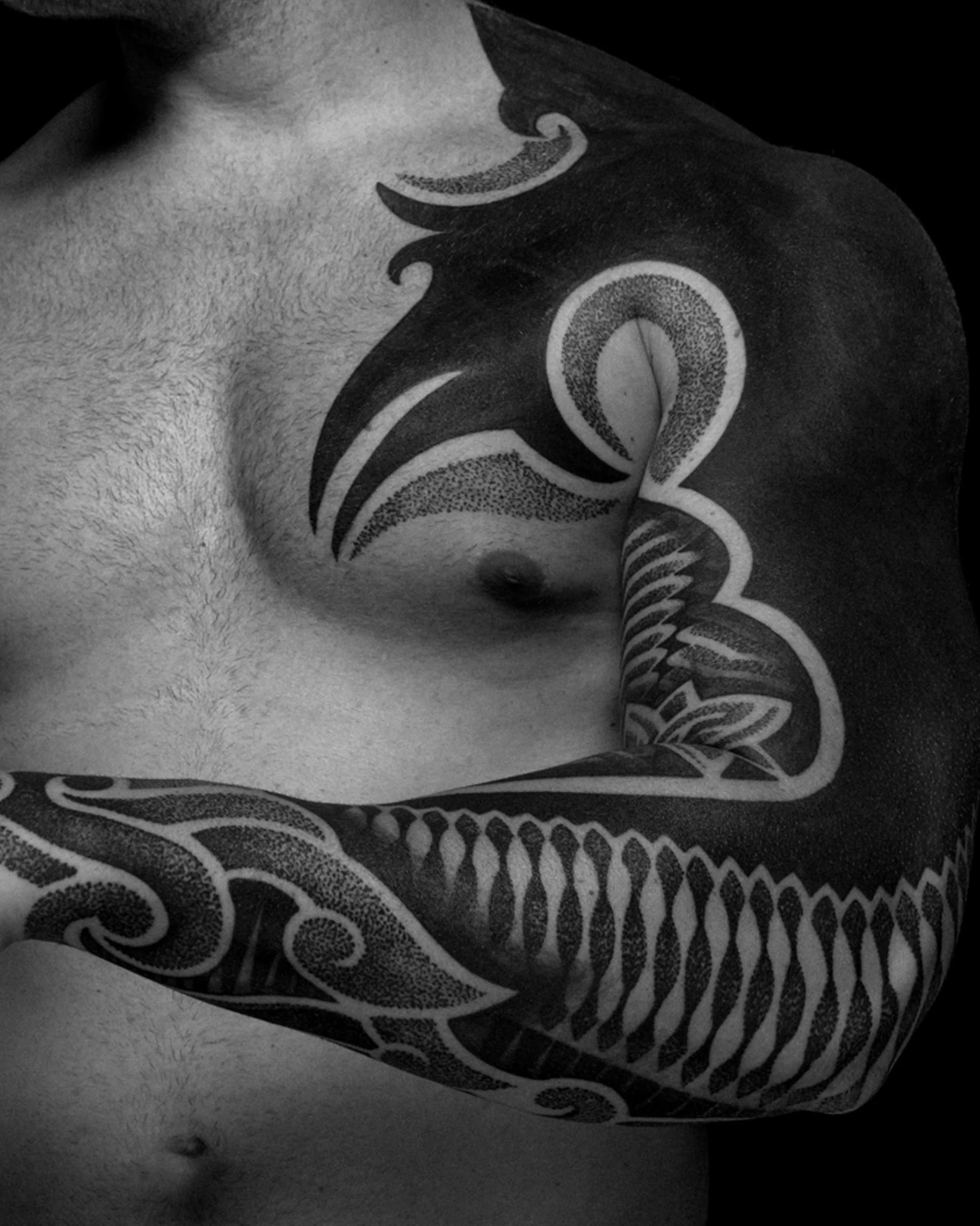 cover-up-shoulder-chest-sleeve-blackwork-tattoo-patrick-huettlingercover-up-shoulder-chest-sleeve-blackwork-tattoo-patrick-huettlinger