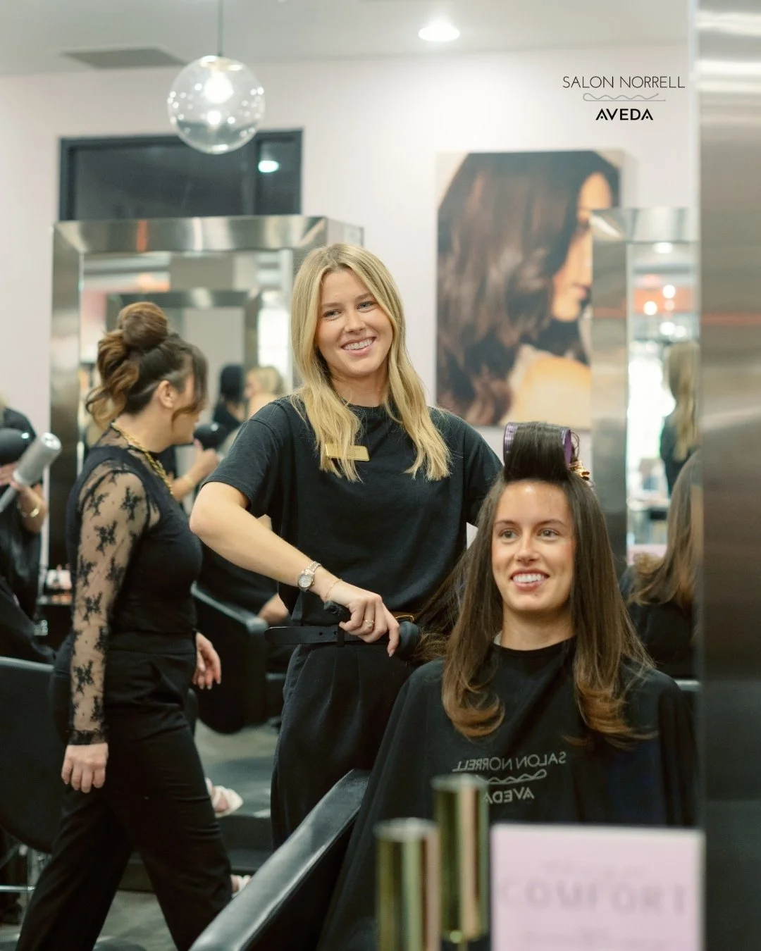 Madison — lived-in color, beachy blonding, and balayage specialist at Salon Norrell AVEDA in Hyde Park Tampa doing a bouncy blowout