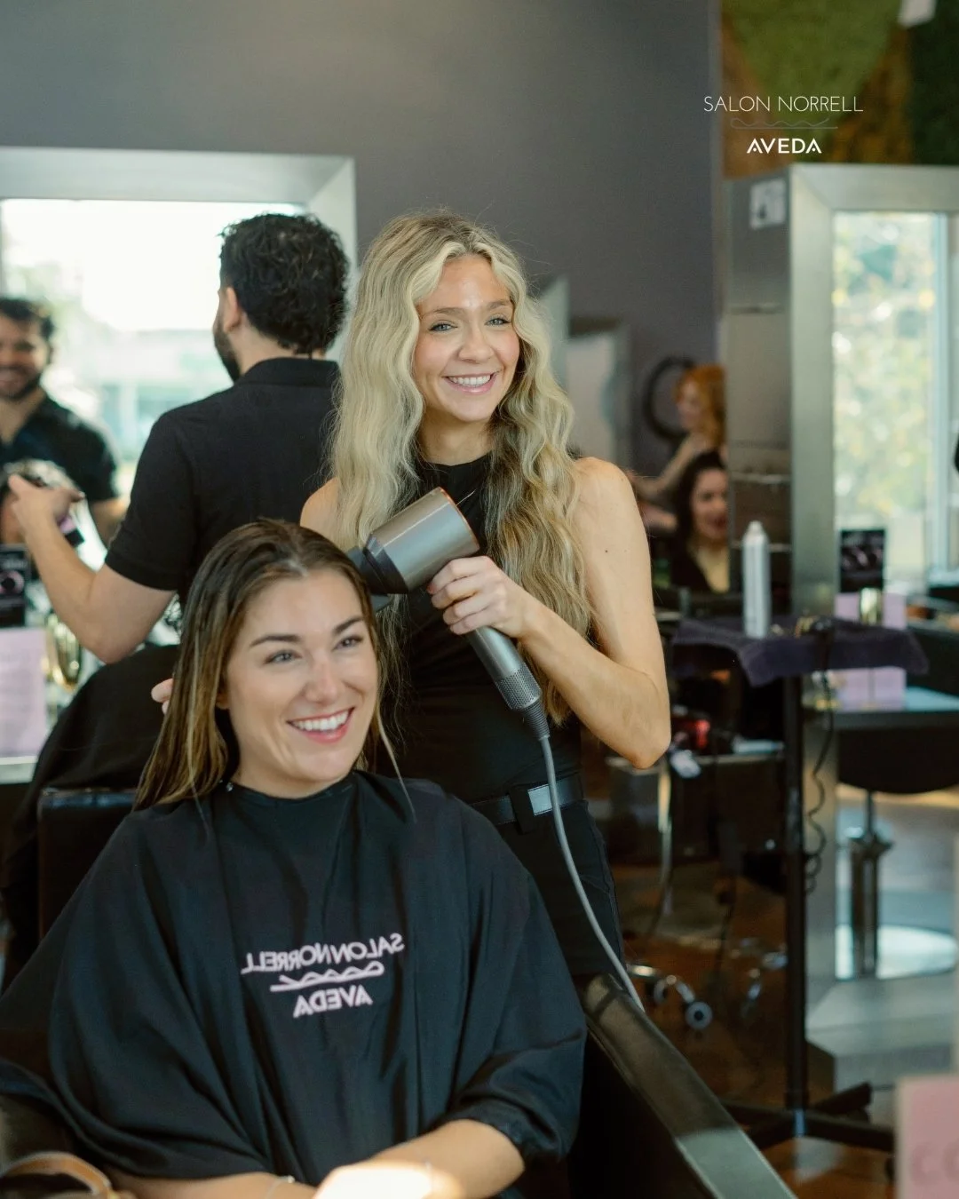 Shannon — transformational blonding and Bellami, VoMor, and Butterfly extension specialist at Salon Norrell AVEDA in Carrollwood Tampa doing a bouncy blowout on model