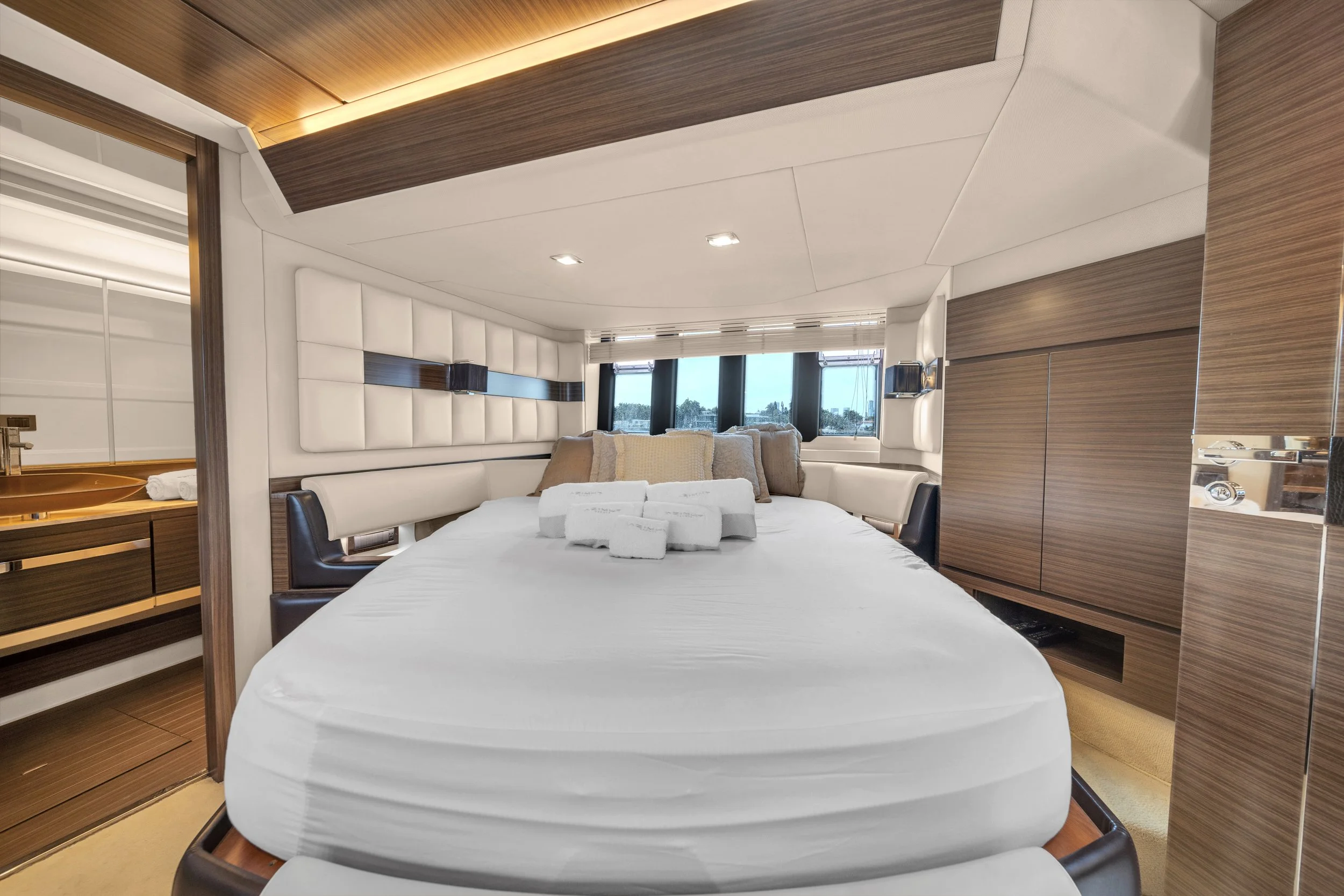 64' Azimut - Deon - 12.jpg
