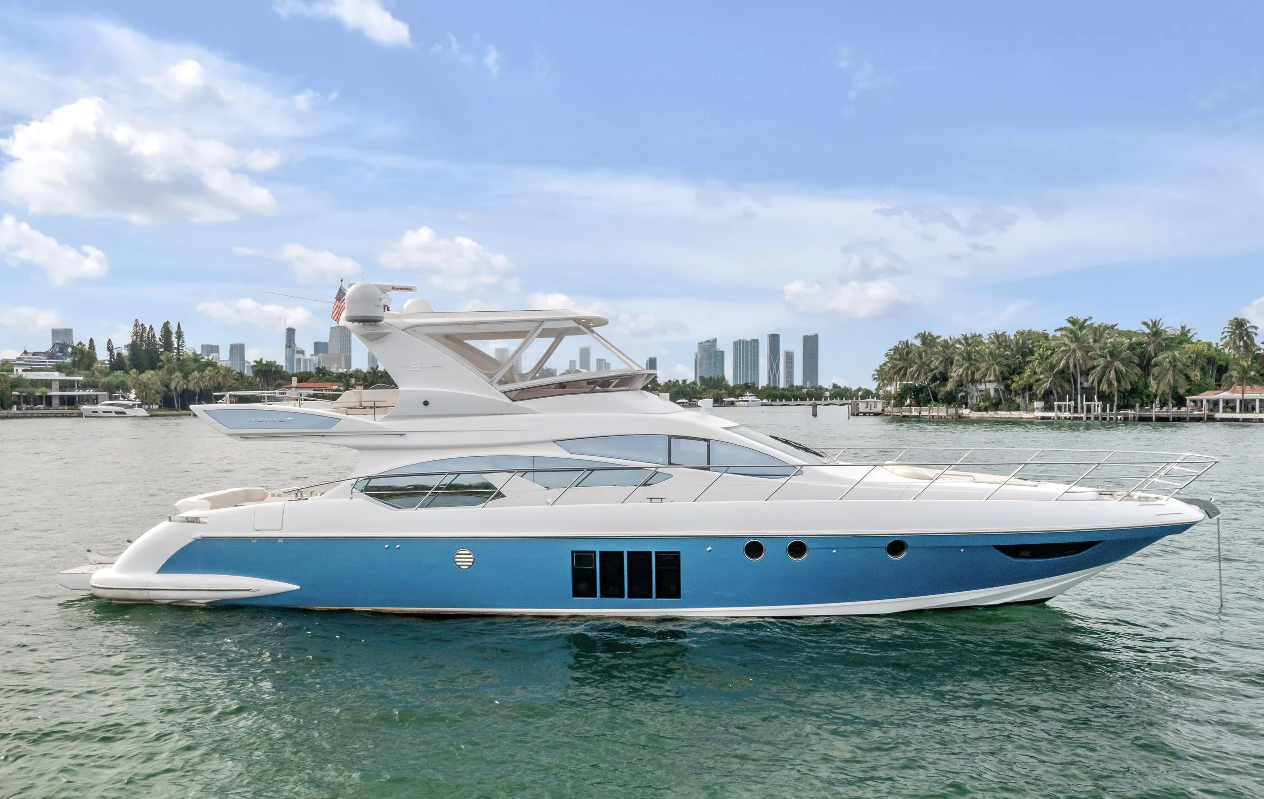 Azimut 64' Flybridge  — Up to 13 Guests