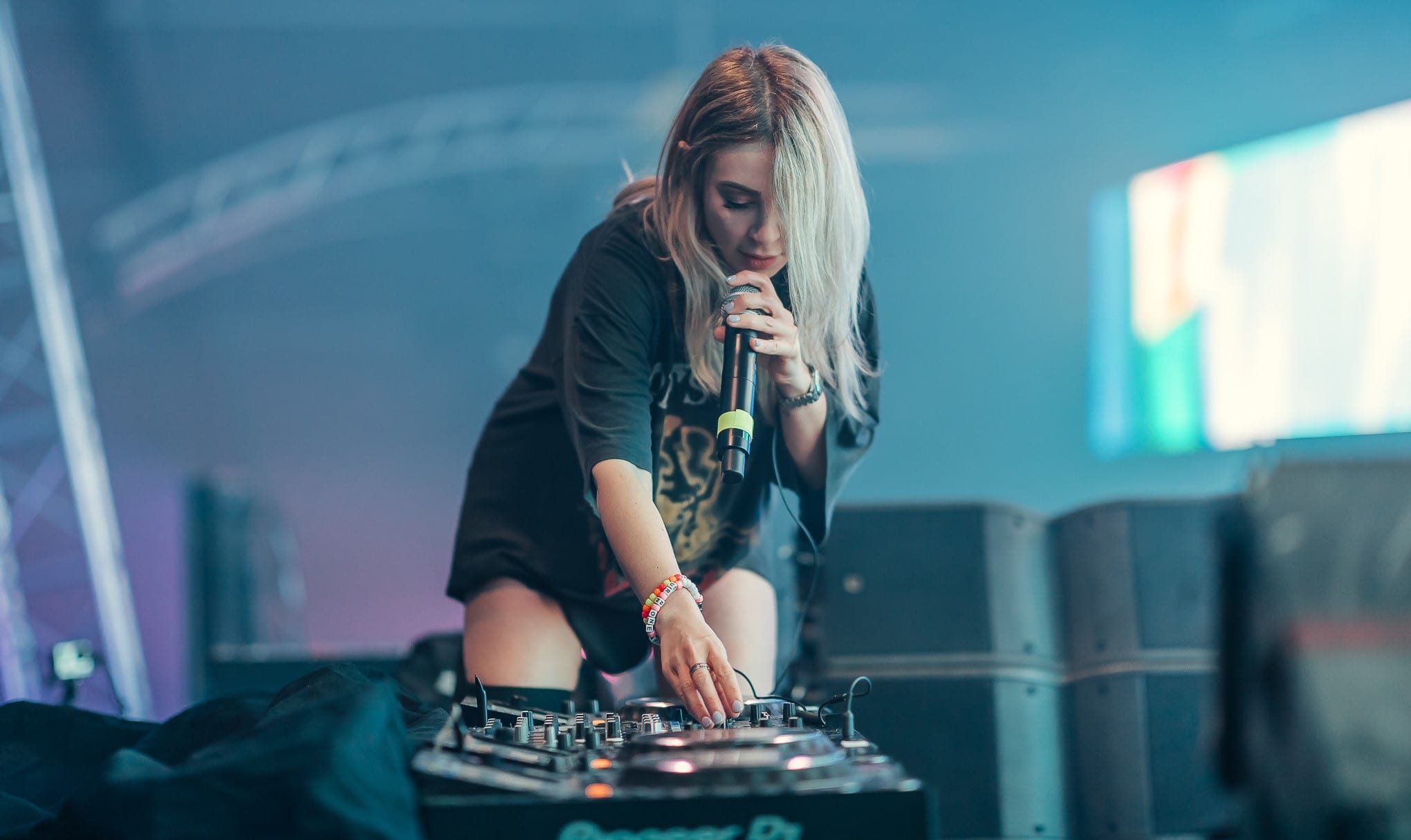 Alison Wonderland djing