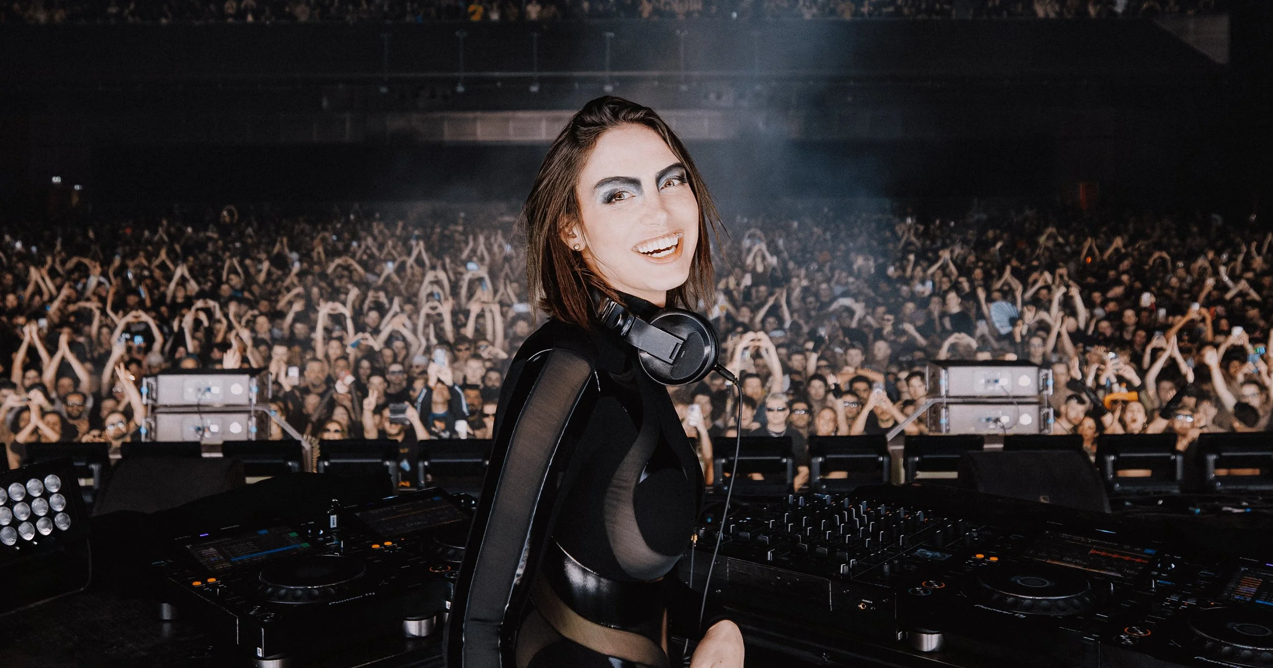 Sara Landry djing