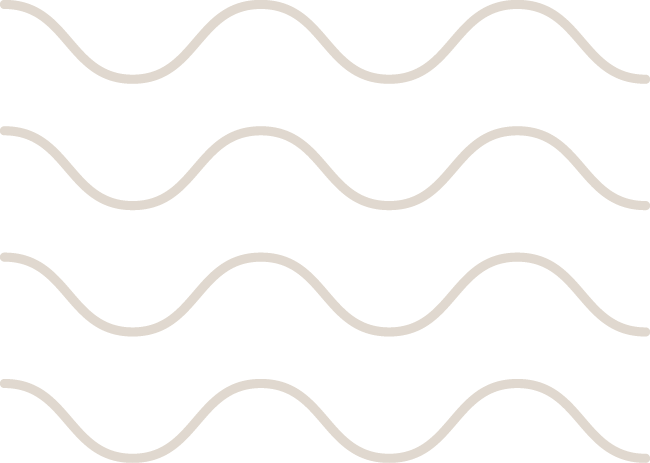 Abstrakte Wellenlinie in Beige auf blaugrauem Hintergrund.